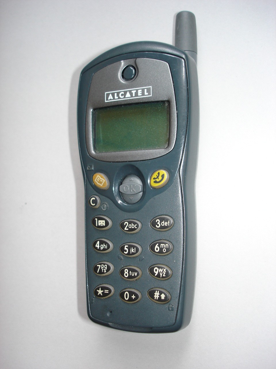 Alcatel OT 303 mobiltelefon (Postamúzeum CC BY-NC-SA)