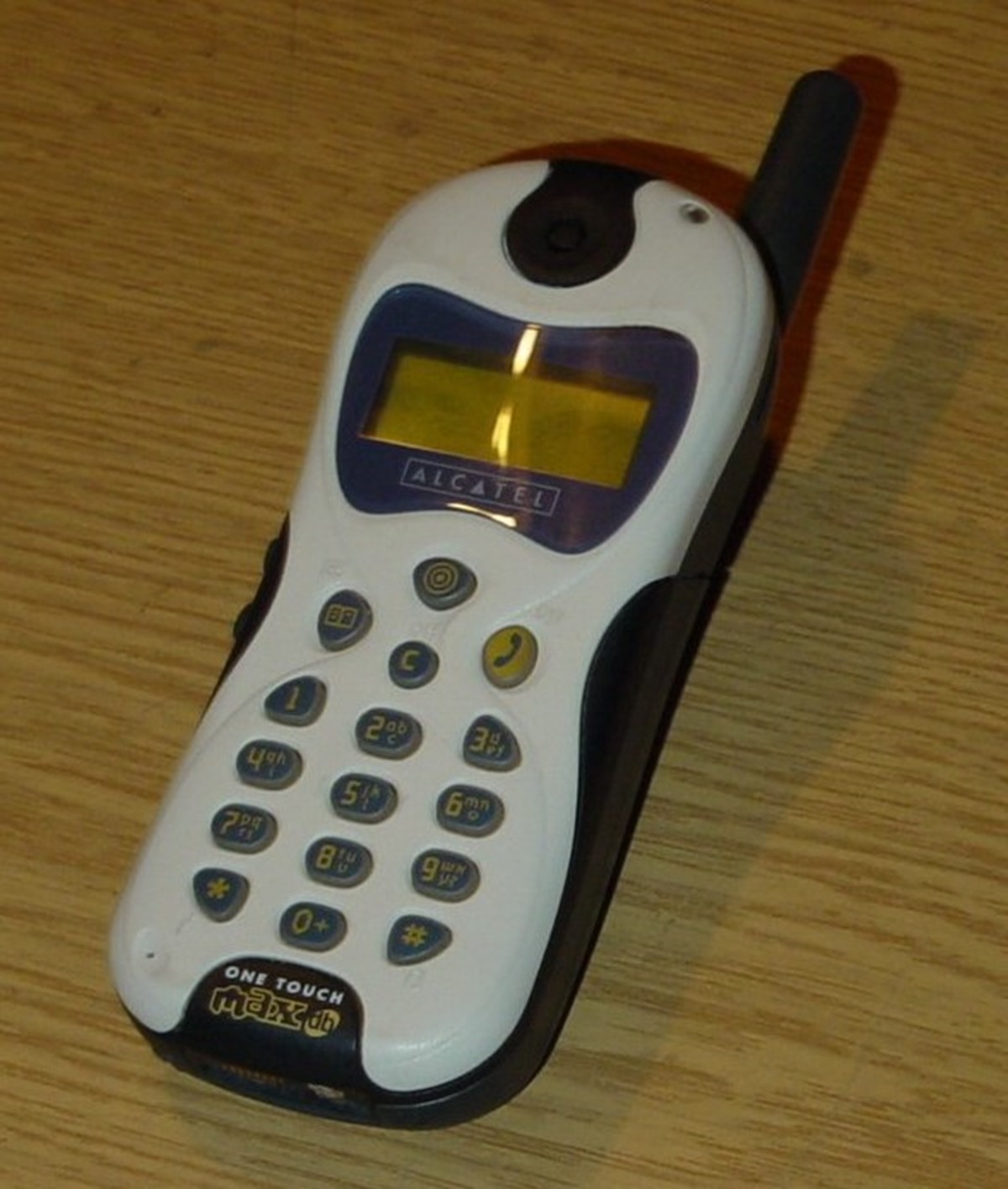 Alcatel OT Max (BE1) mobiltelefon (Postamúzeum CC BY-NC-SA)