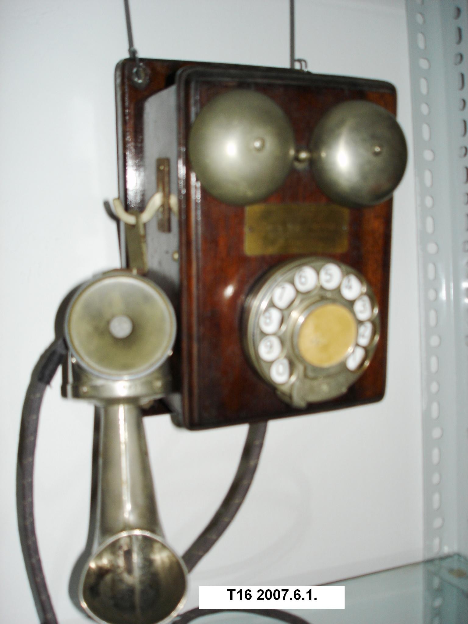 CB automata telefon (hangtölcséres nyél-mikrofonnal) (Postamúzeum CC BY-NC-SA)