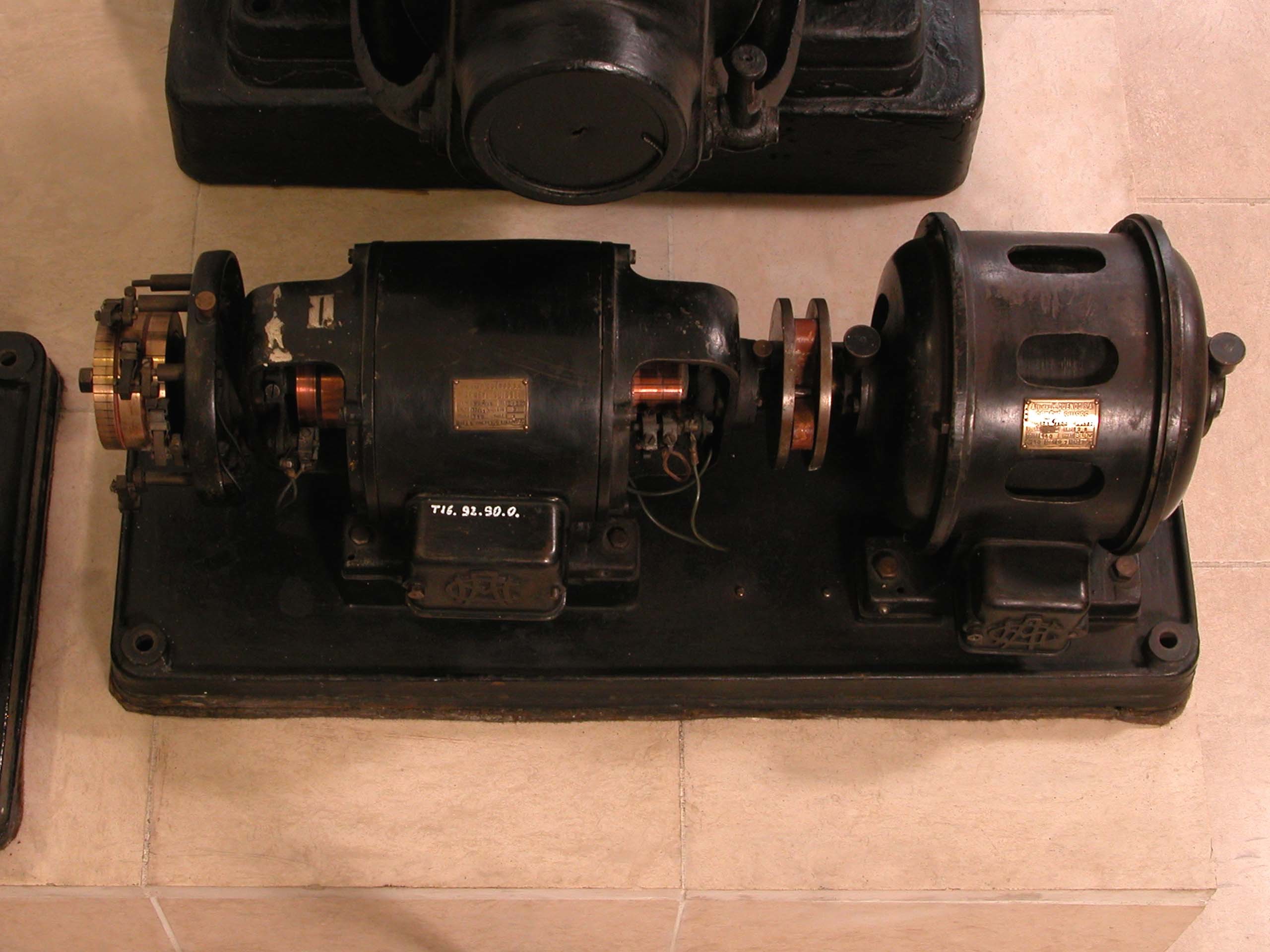 Csengetőgép, (generátor és meghajtómotorja) (Postamúzeum CC BY-NC-SA)