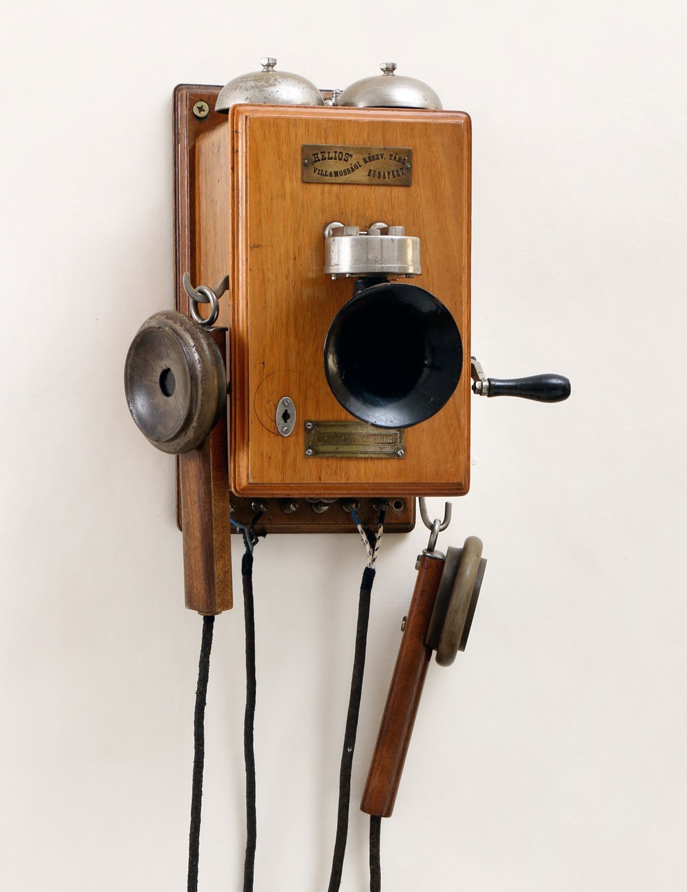 Fali fadobozos LB telefonkészülék (Postamúzeum CC BY-NC-SA)