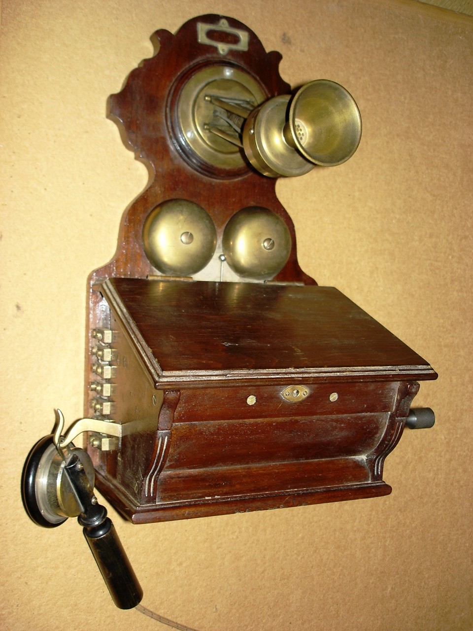 Fali LB telefon, tip.:M1903 (Postamúzeum CC BY-NC-SA)