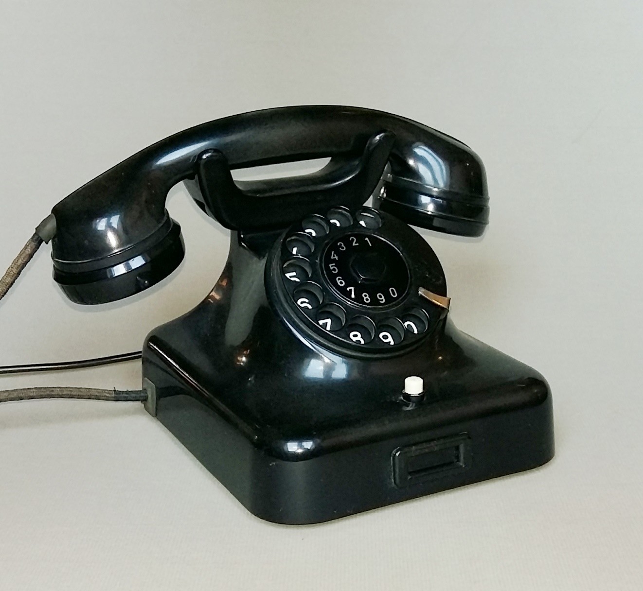 HELIOGEN W48 CB telefonkészülék (Postamúzeum CC BY-NC-SA)