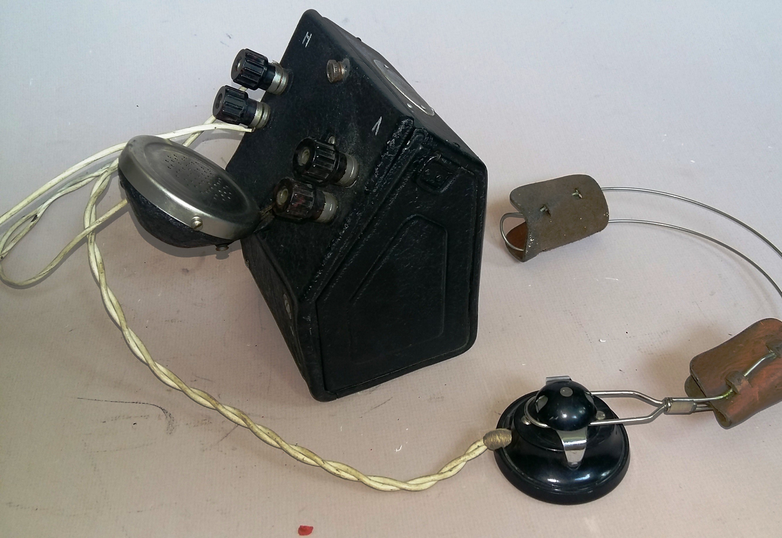 Hordozható vizsgáló telefon PKJÜ (Postamúzeum CC BY-NC-SA)