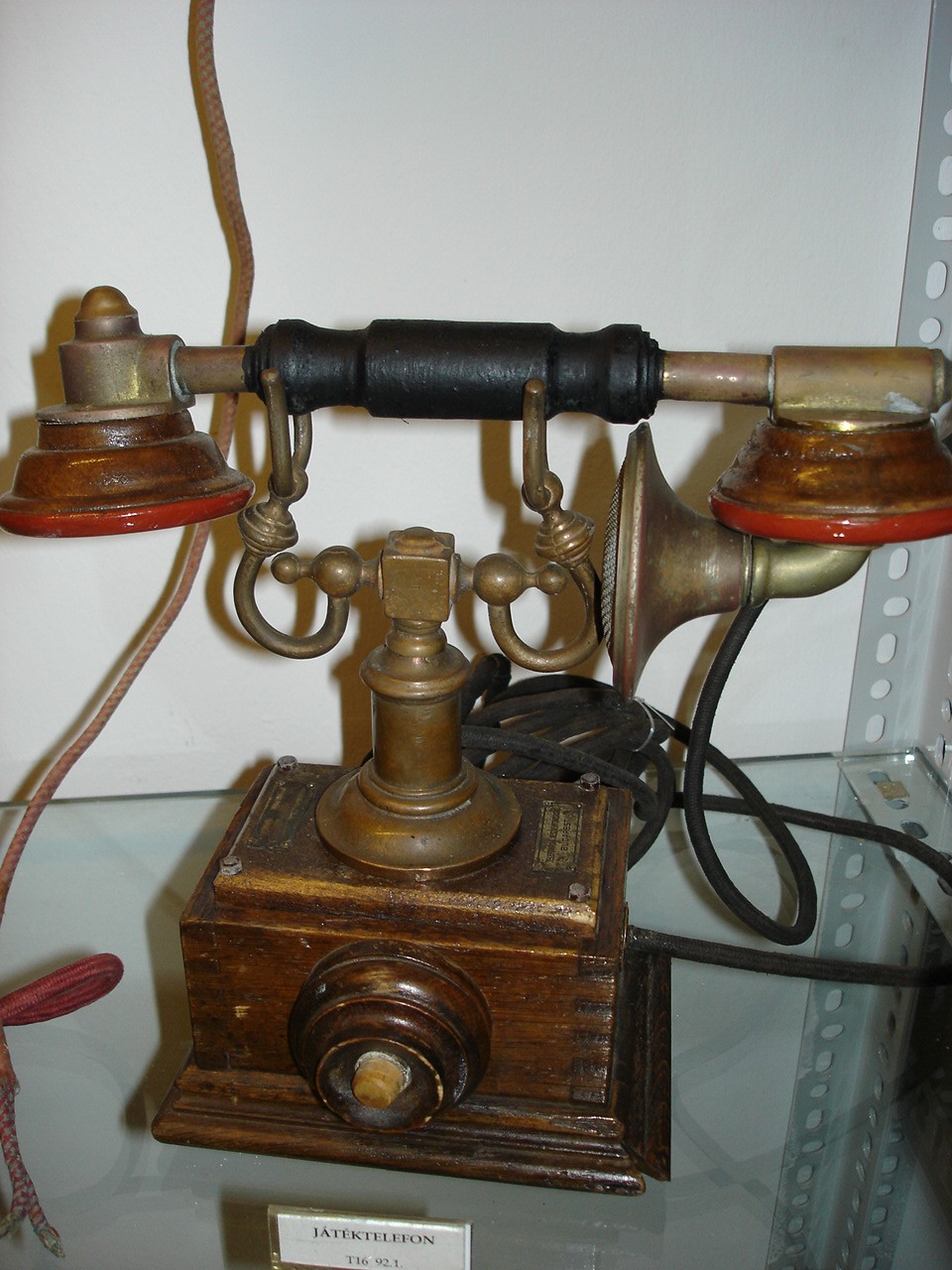 Játéktelefon fából (Postamúzeum CC BY-NC-SA)