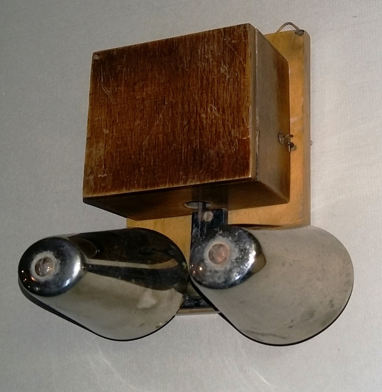 Kétharangos váltakozó áramú csengő fadobozban (Postamúzeum CC BY-NC-SA)