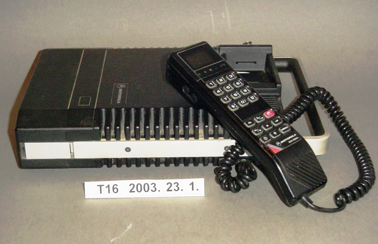 Motorola MCR 4800 XL hordozható rádiótelefon (Postamúzeum CC BY-NC-SA)