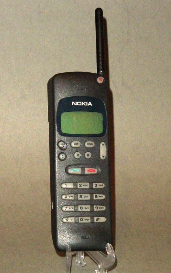 NOKIA 250 mobiltelefon NMT-450 (Postamúzeum CC BY-NC-SA)