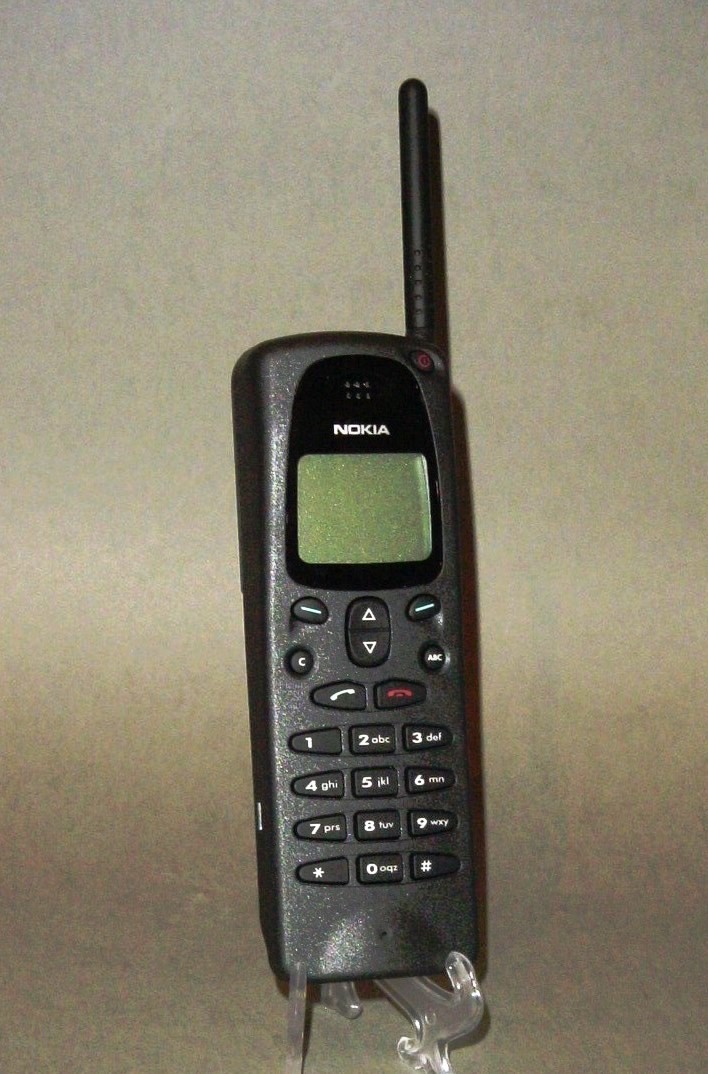 NOKIA 440 mobiltelefon NMT-450 (Postamúzeum CC BY-NC-SA)