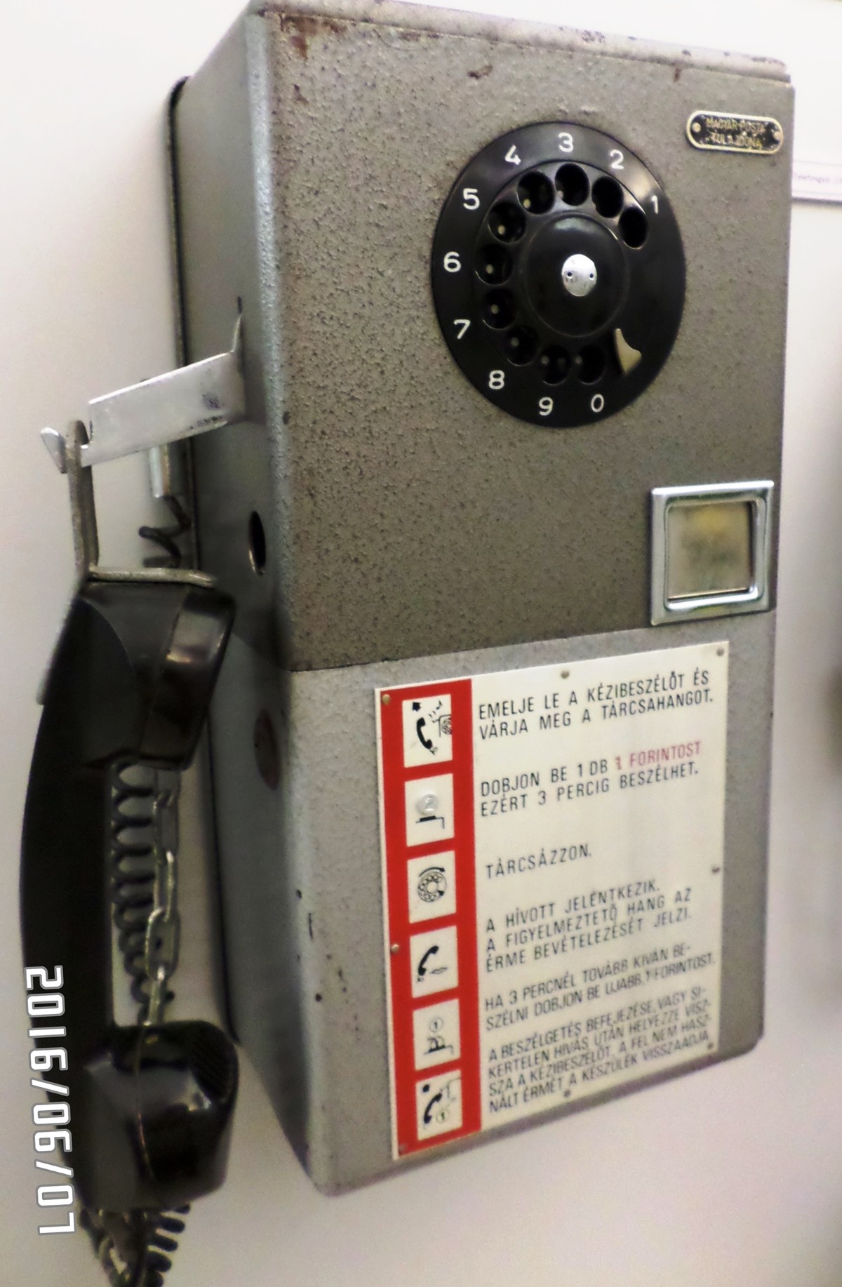 Nyilvános távbeszélő készülék ICCB-5 (szürke) (Postamúzeum CC BY-NC-SA)