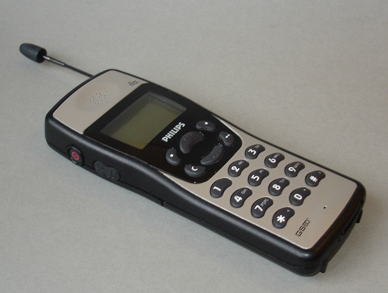 Philip FIZZ (TCD310) mobiltelefon (Postamúzeum CC BY-NC-SA)