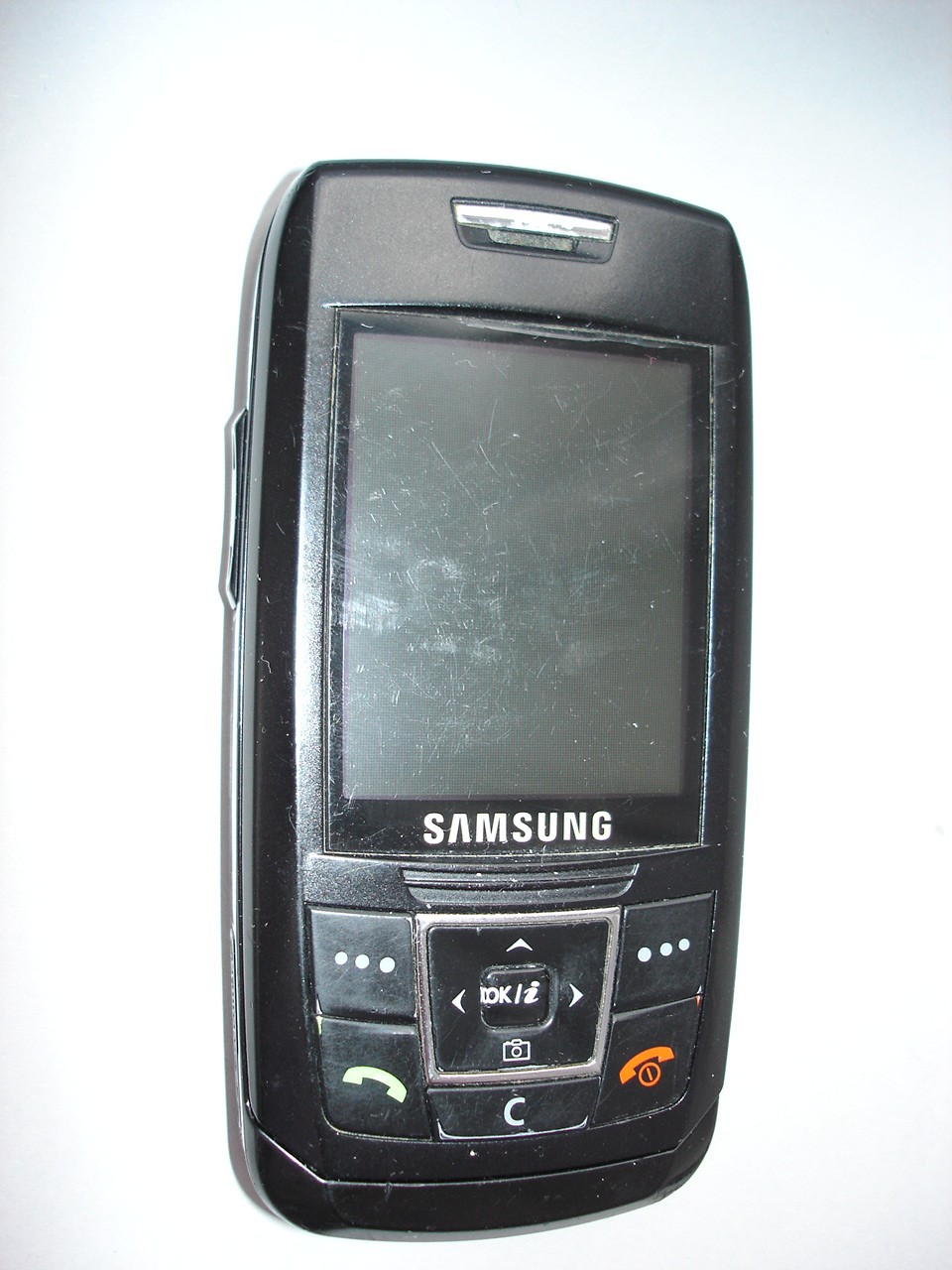 SAMSUNG SGH-E250 mobiltelefon (Postamúzeum CC BY-NC-SA)