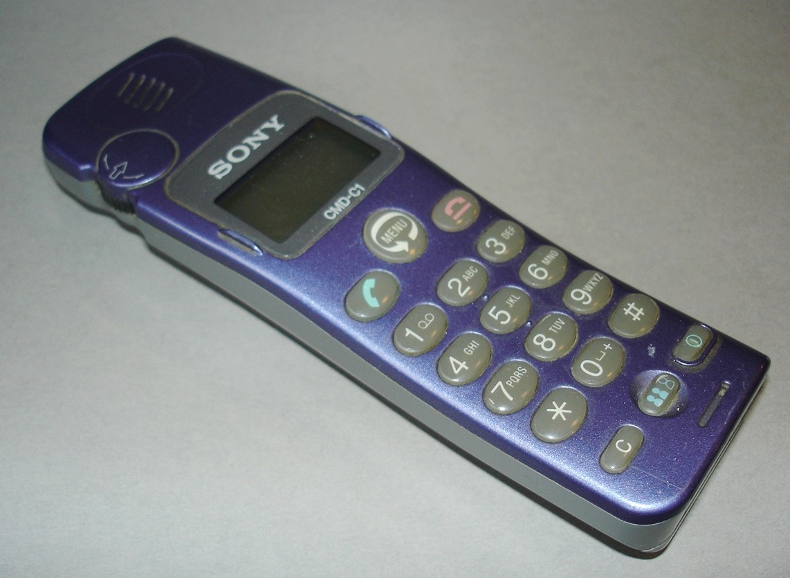 Sony CMD C1 mobiltelefon (Postamúzeum CC BY-NC-SA)
