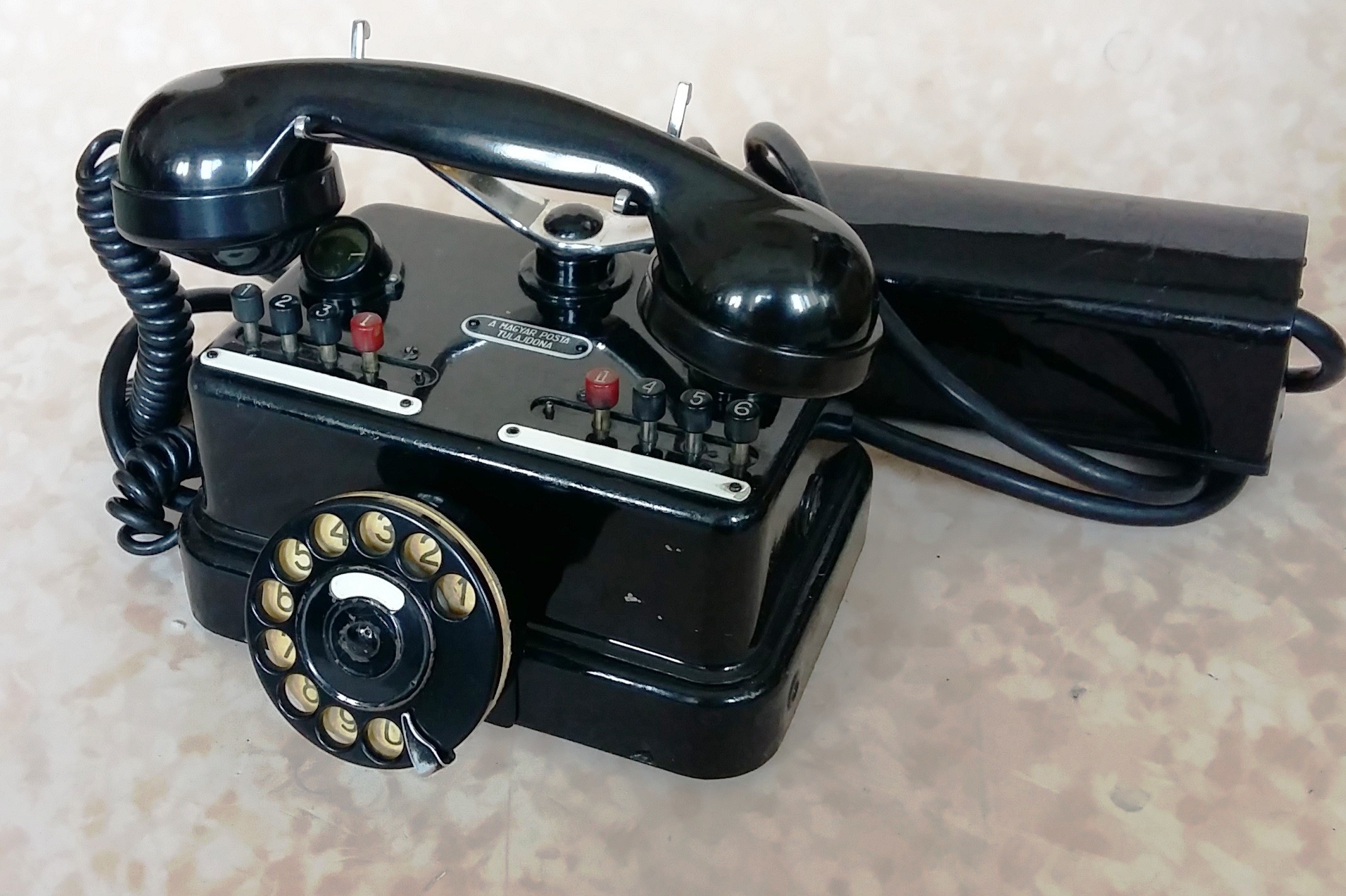 Soros rendszerű vonalváltós telefonkészülék (Postamúzeum CC BY-NC-SA)