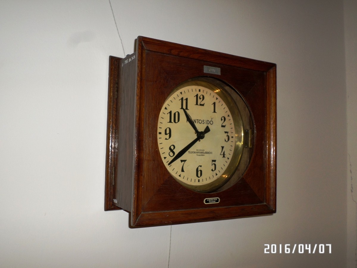 Telefonhírmondó óra (fali alóra, kerek) (Postamúzeum CC BY-NC-SA)