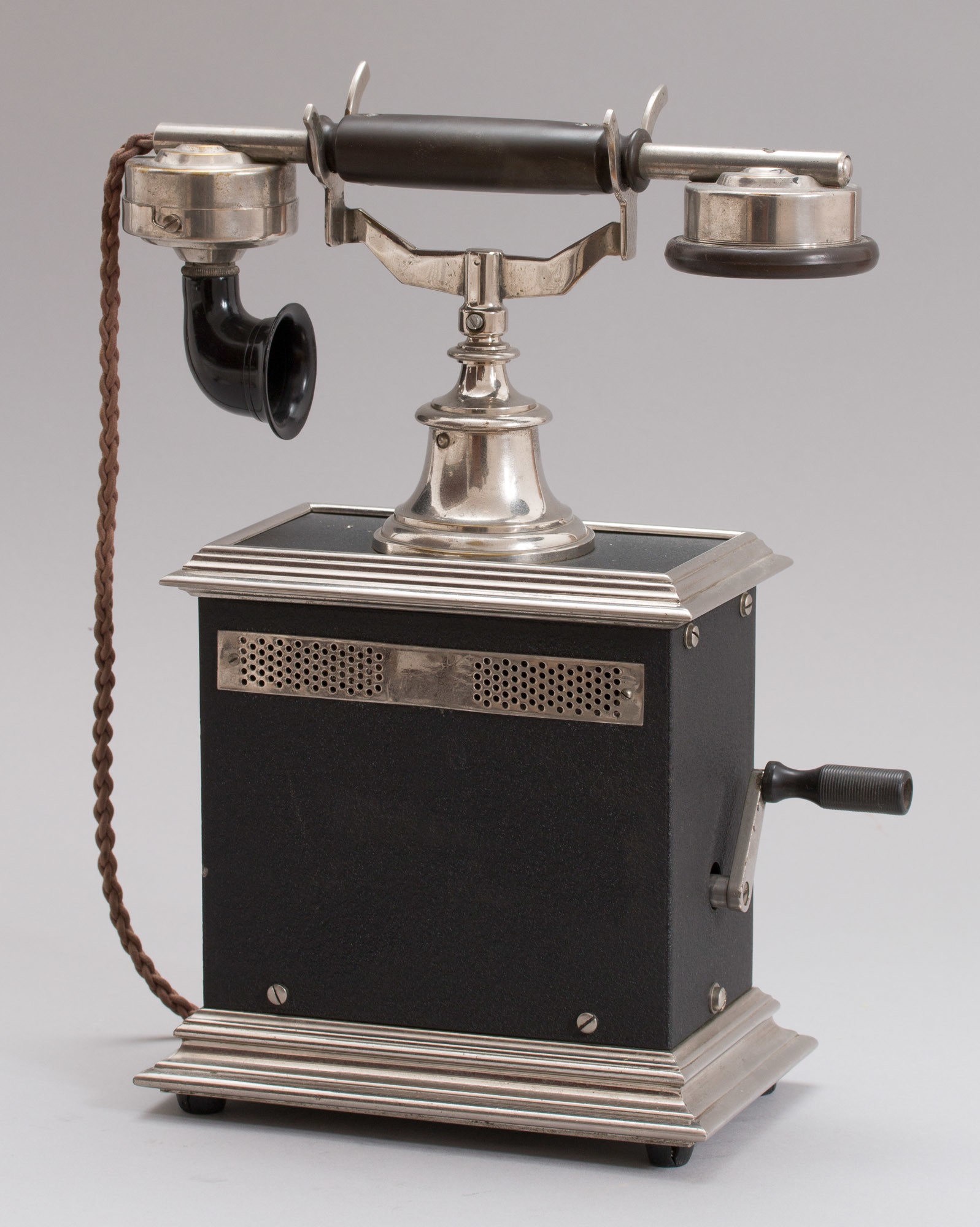 Telefonkészülék, LB asztali (Osztrák régi) (Postamúzeum CC BY-NC-SA)