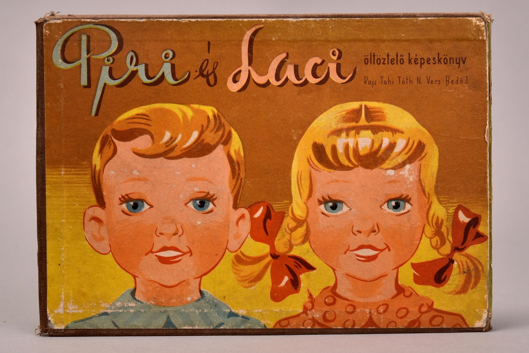 Piri és Laci, öltöztetős képeskönyv (Óbudai Múzeum CC BY-NC-SA)