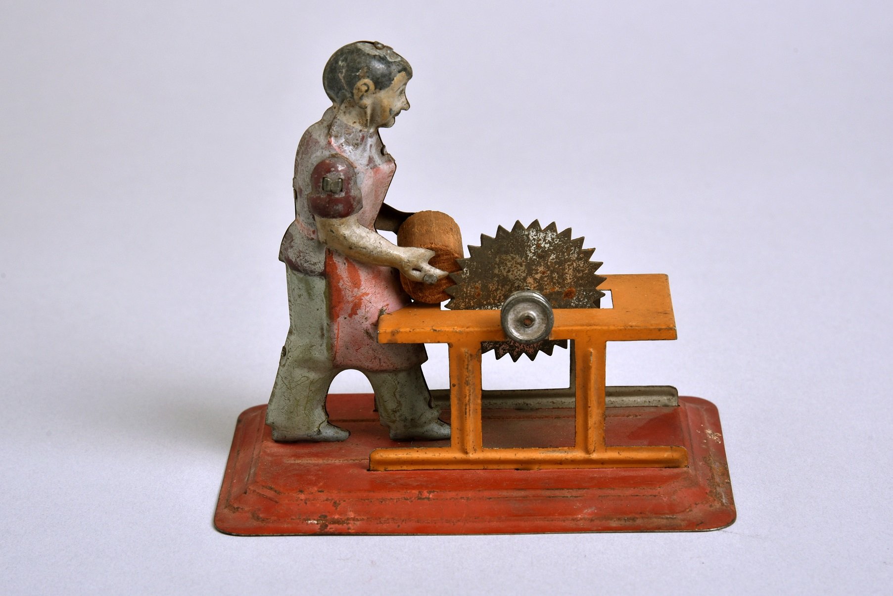 Mechanikus játék: körfűrész (Óbudai Múzeum CC BY-NC-SA)