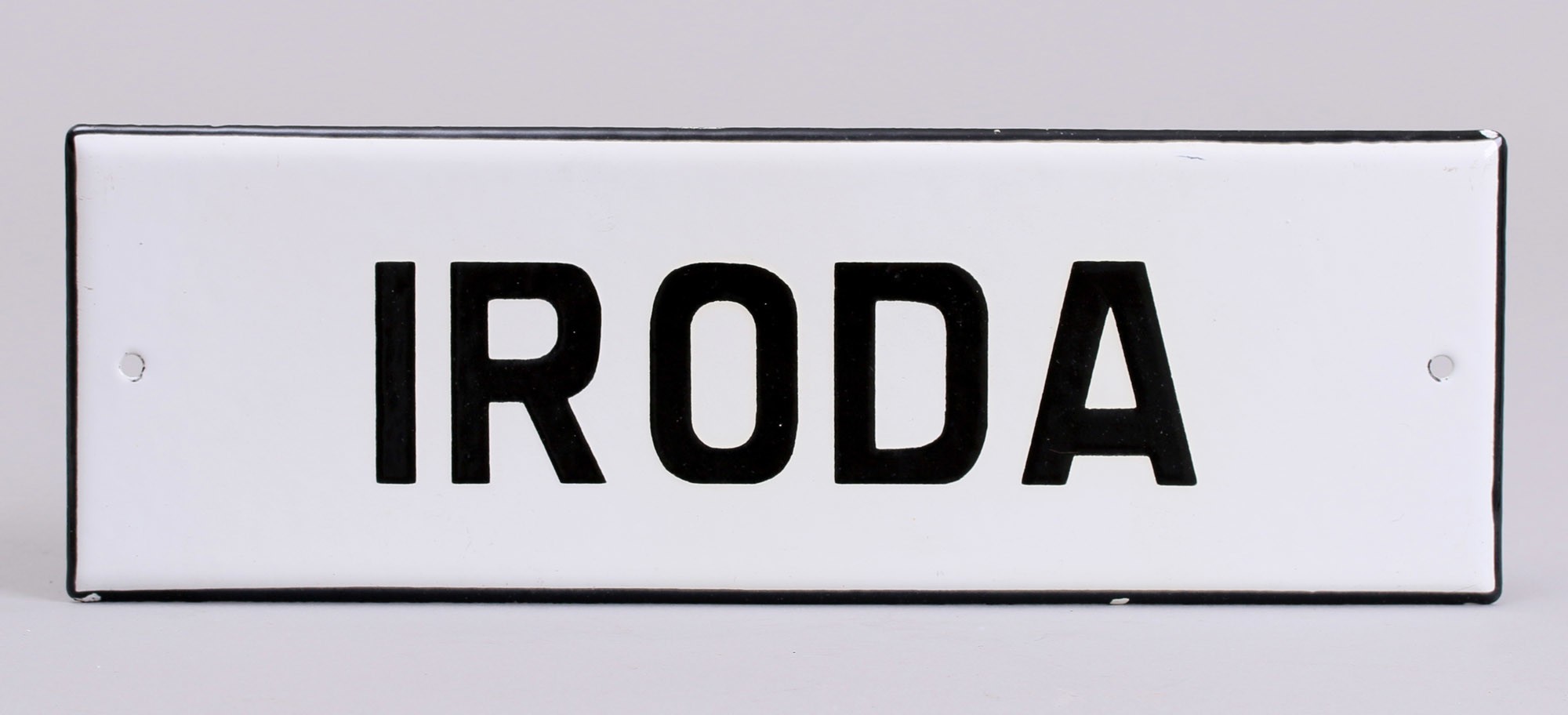 Zománctáblák „IRODA” (Postamúzeum CC BY-NC-SA)