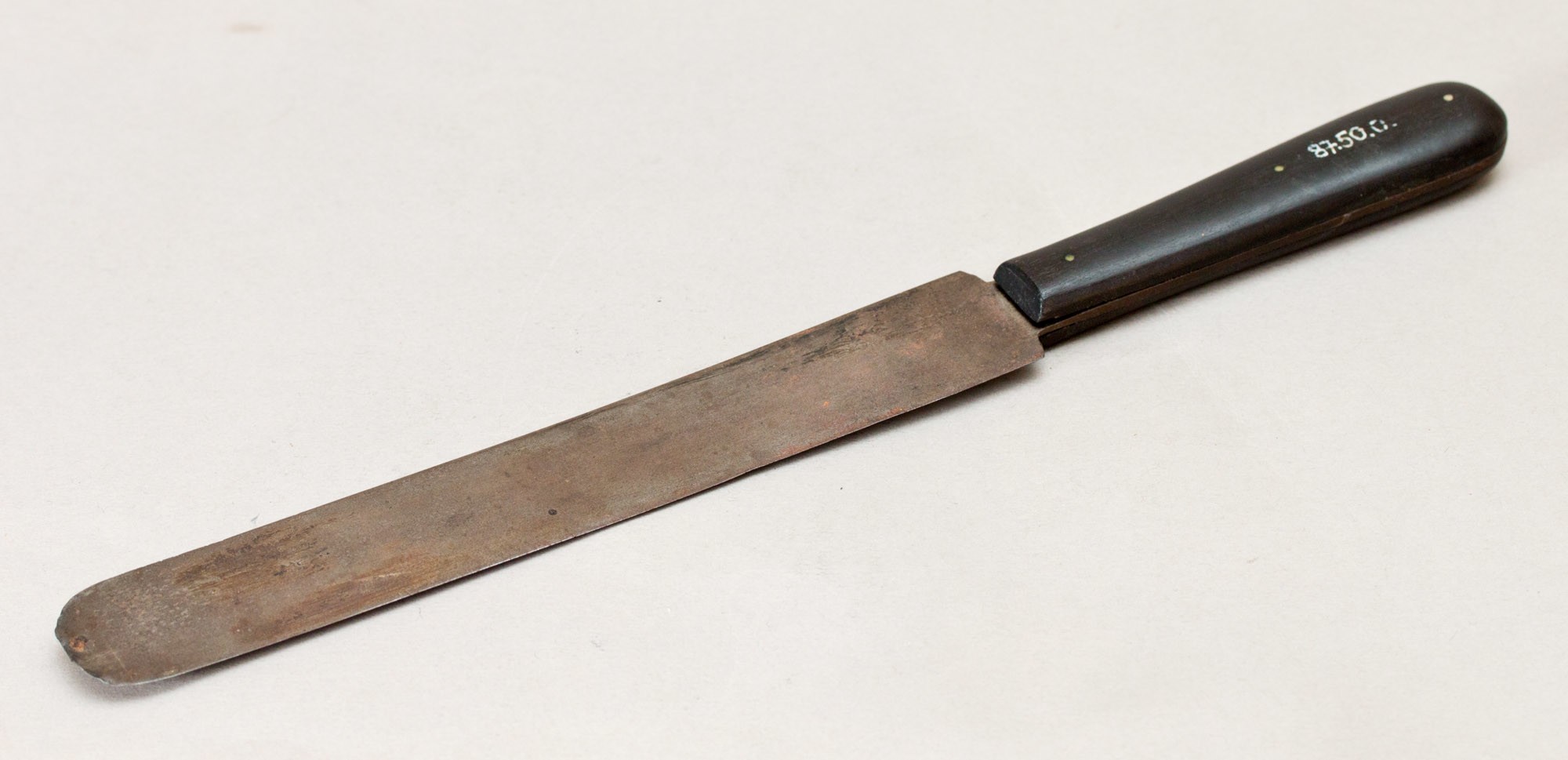 Papírvágó kés (Postamúzeum CC BY-NC-SA)