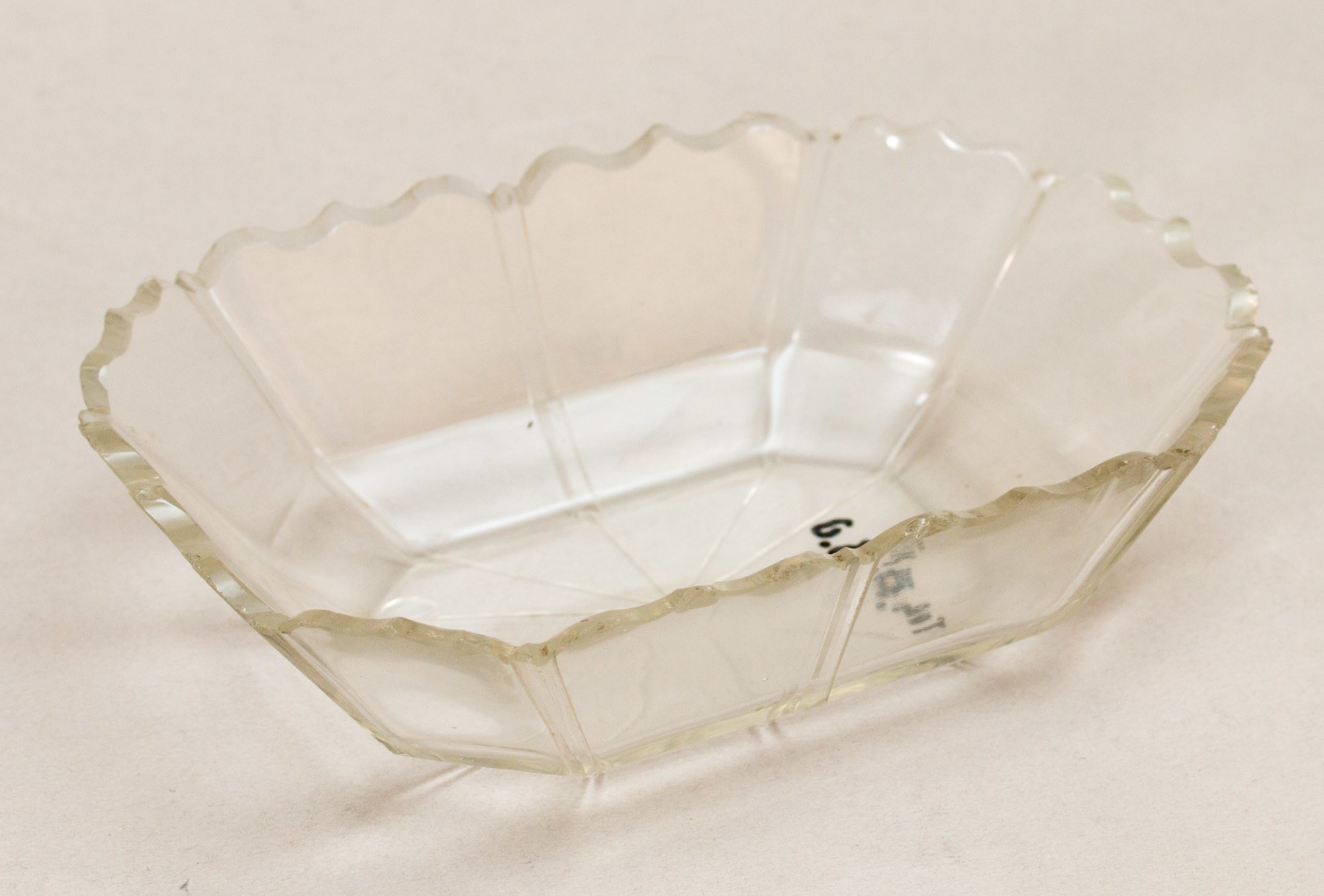 Üveg bonbonier (Postamúzeum CC BY-NC-SA)