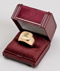 Arany pecsétgyűrű MATÁV logóval díszdobozban (Borsos Károly hagyatéka)