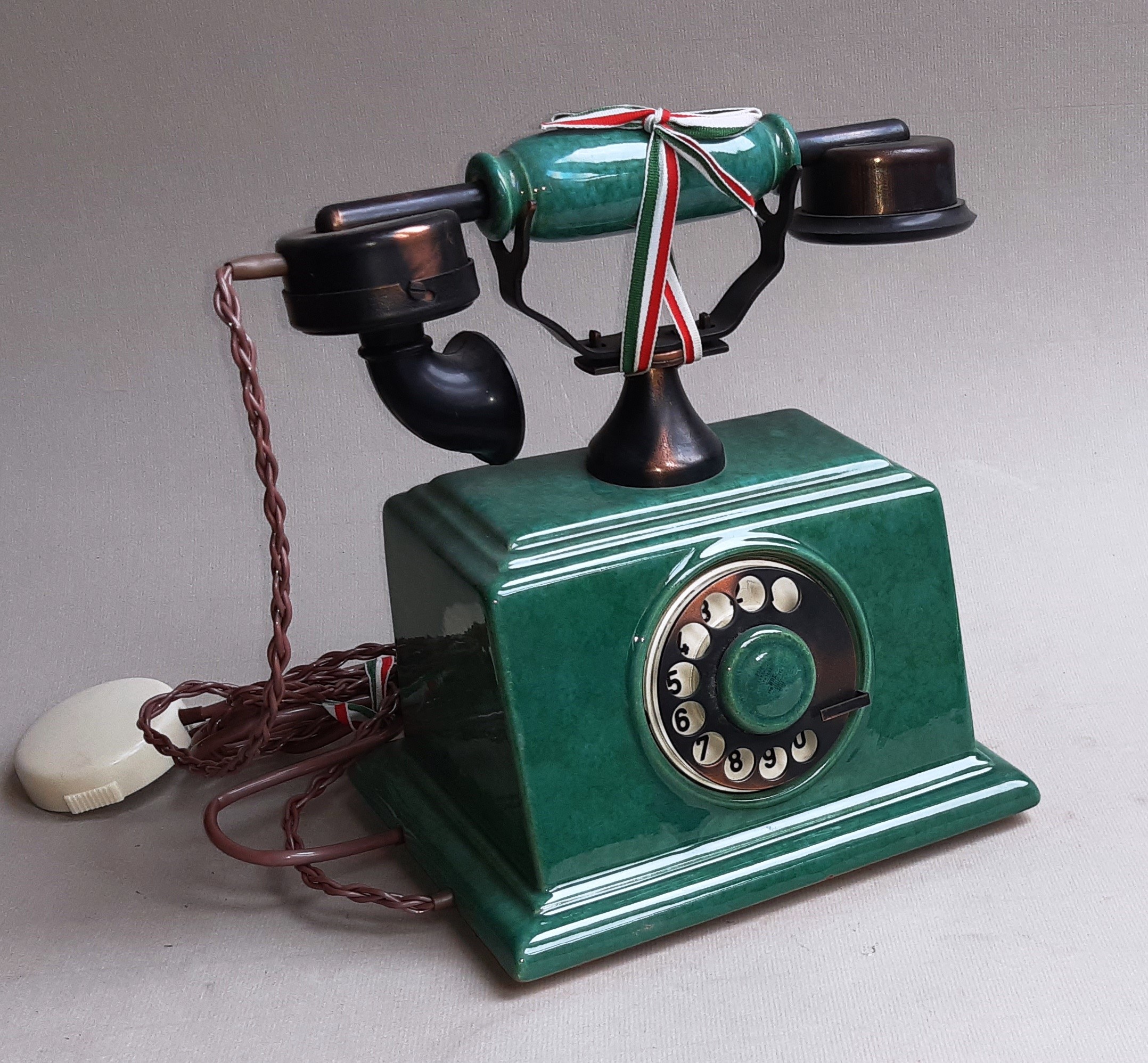 Telefonkészülék, CB Nosztalgia zöld kerámia (Postamúzeum CC BY-NC-SA)