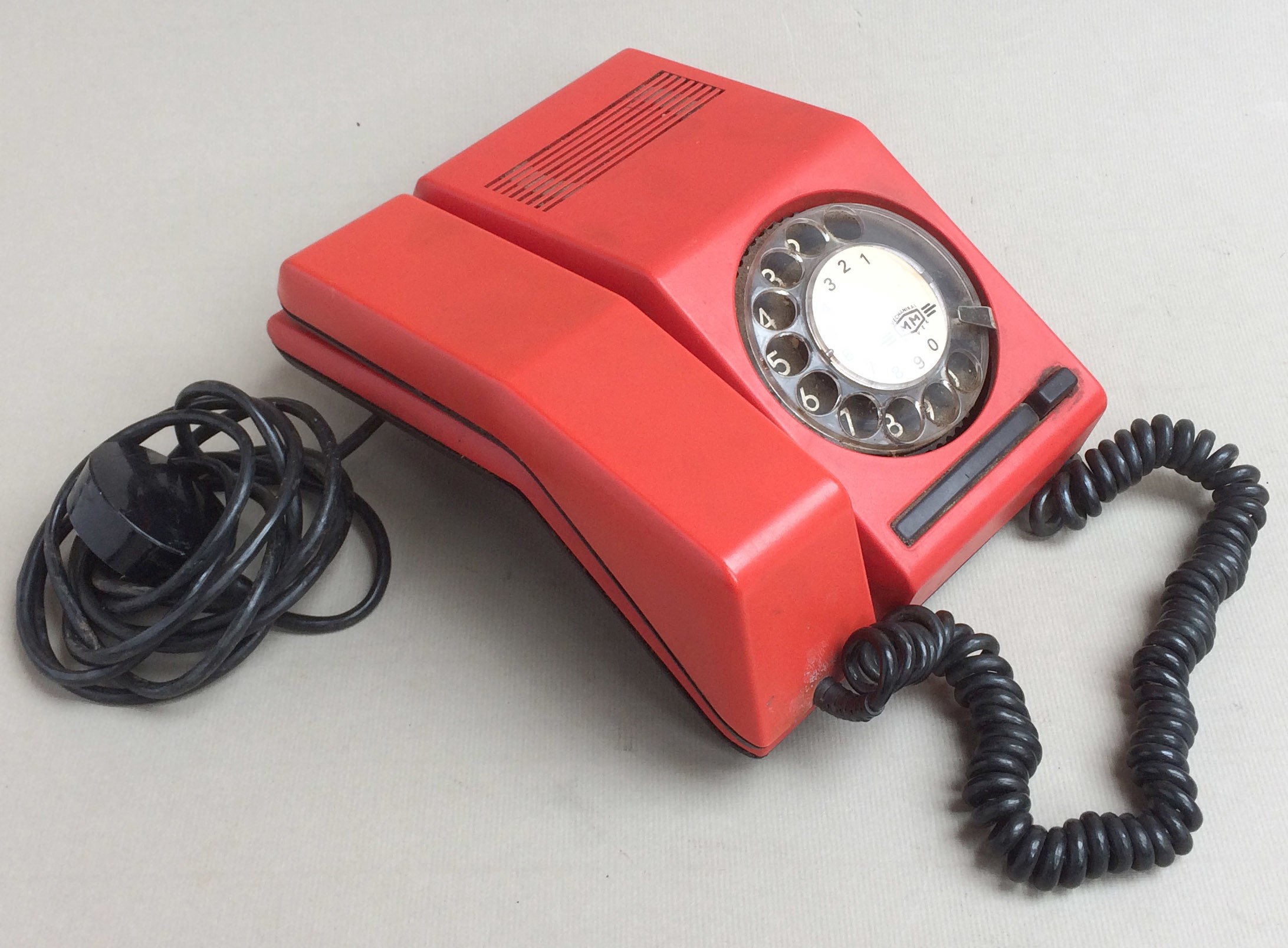 CB 811-es számtárcsás telefon (piros szín) (Postamúzeum CC BY-NC-SA)