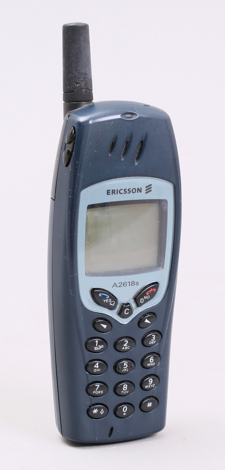 Ericsson A2618s mobiltelefon (Postamúzeum CC BY-NC-SA)