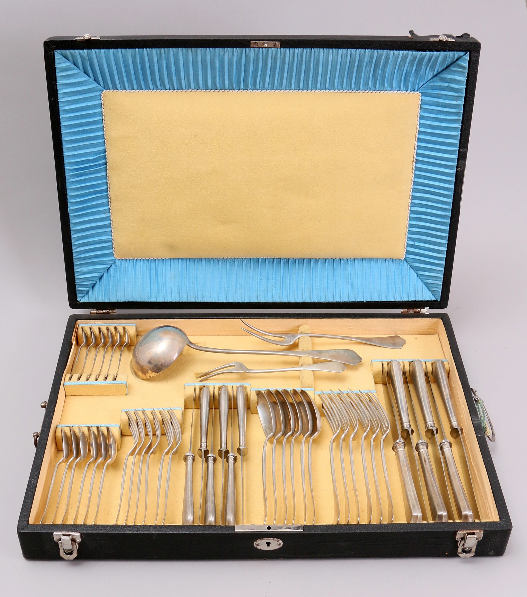 Ezüst étkészlet (dobozban) - Murányi Artúrnak (Postamúzeum CC BY-NC-SA)