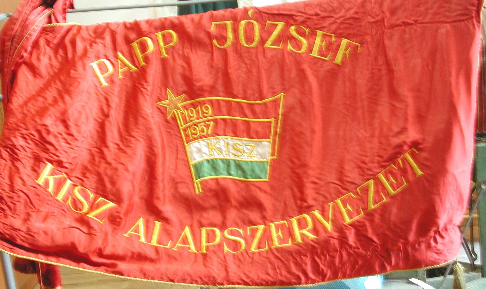 Zászló (Posta Oktatási Központ KISZ Alapszervezete) (Postamúzeum CC BY-NC-SA)