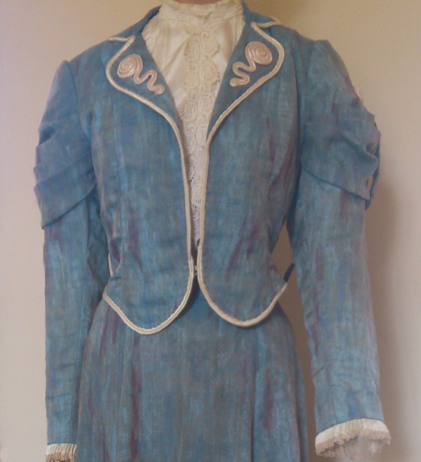 Női kosztüm, 20. század eleje 1. Kosztümkabát (Postamúzeum CC BY-NC-SA)
