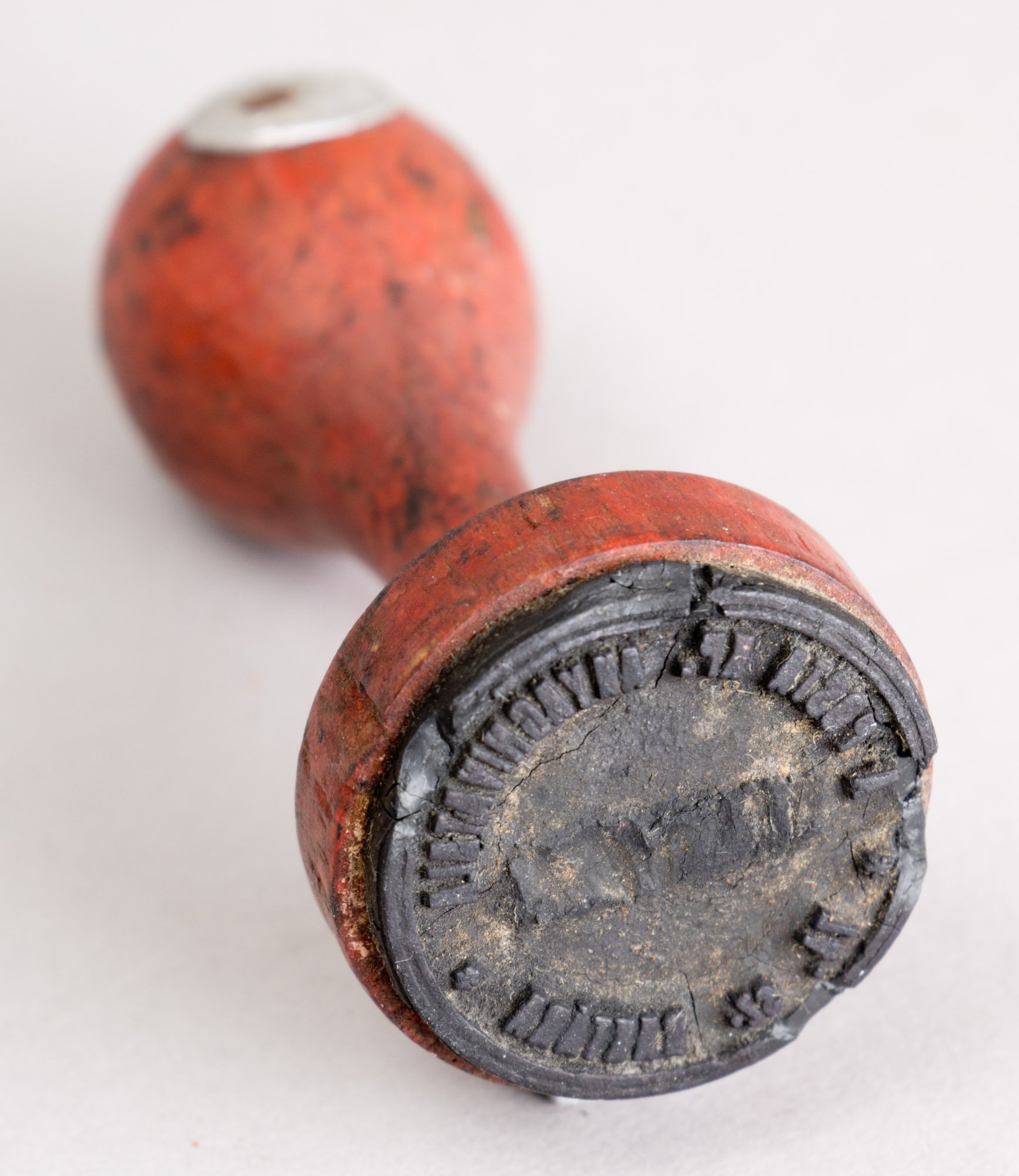 Gumibélyegző (kör alakú) „A POSTA KP. ANYAGHIVATALA 74.SZ. RAKTÁRA” (Postamúzeum CC BY-NC-SA)