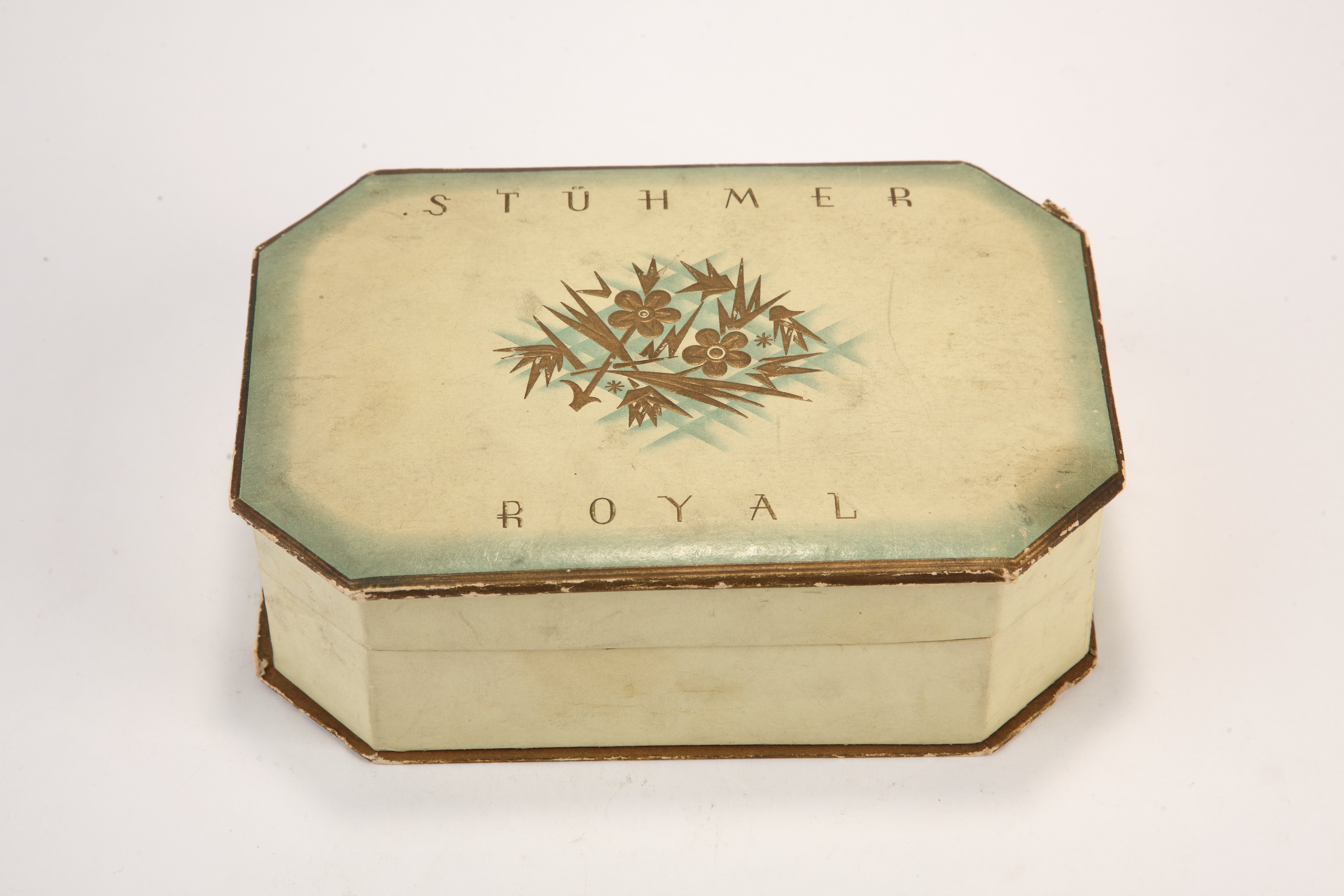 Stühmer Royal bonbonos doboz (Magyar Kereskedelmi és Vendéglátóipari Múzeum CC BY-NC-SA)
