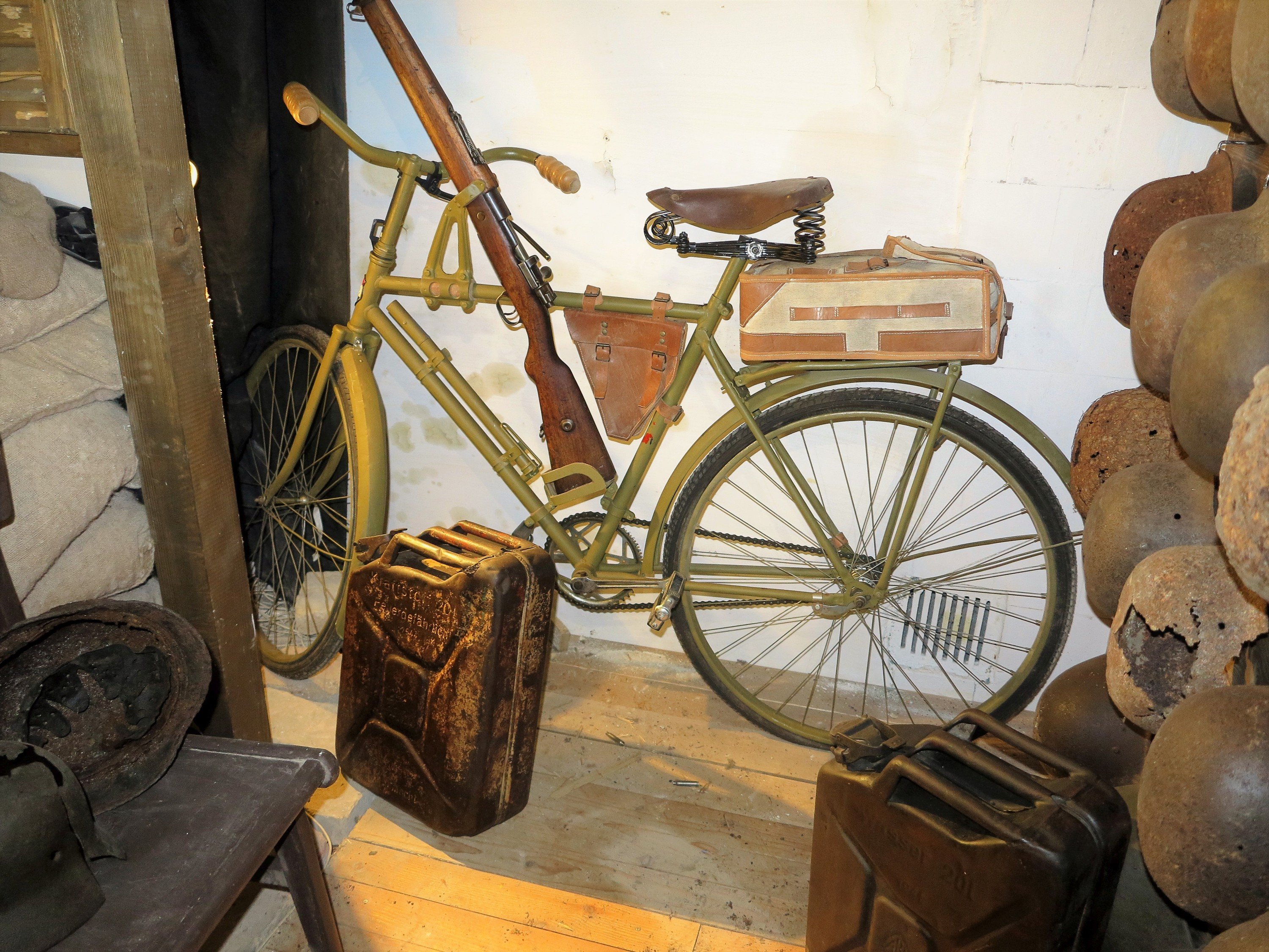 Katonai kerékpár (Sziklakórház Atombunker Múzeum CC BY-NC-SA)