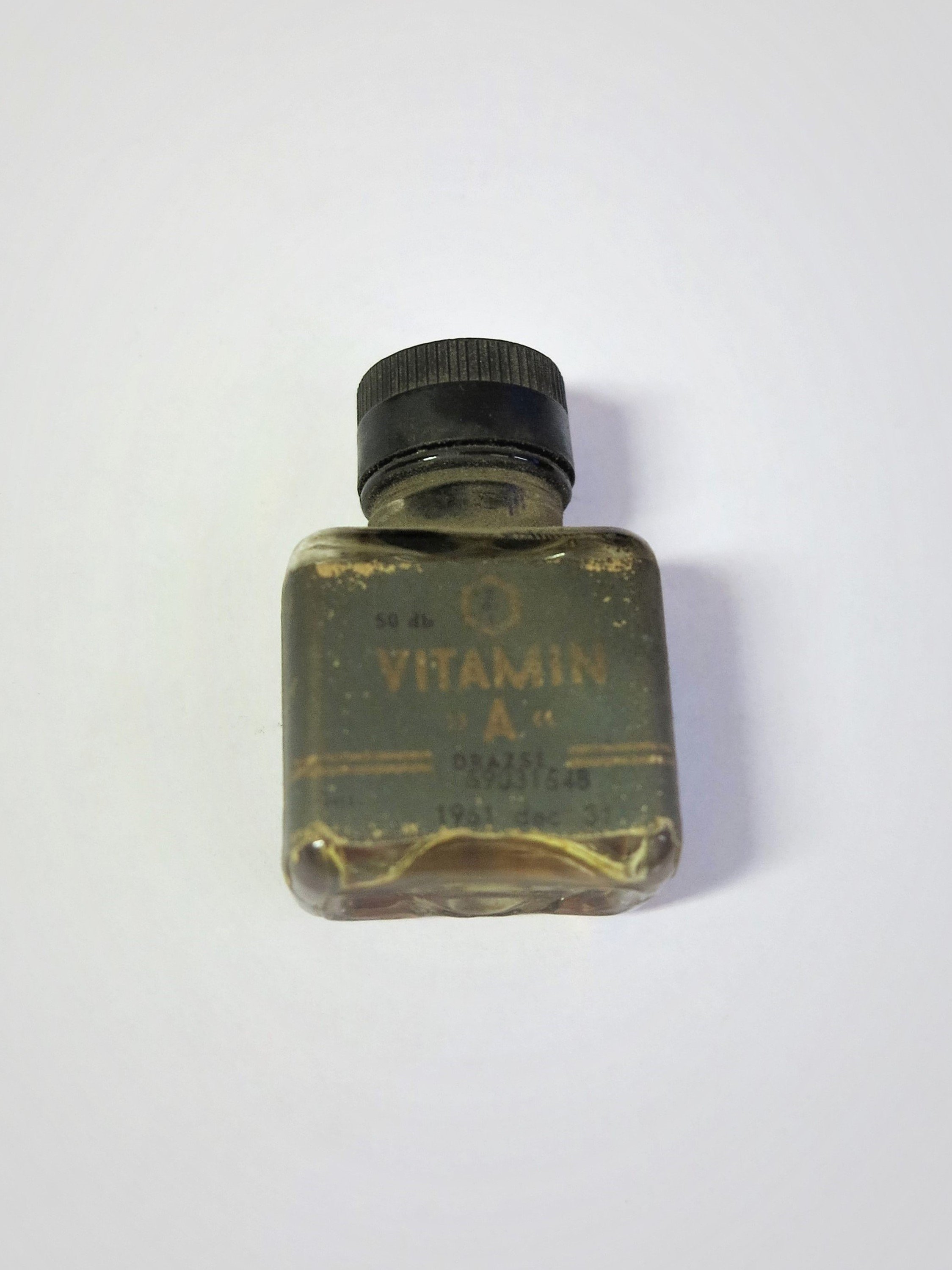 Gyógyszeres üveg (Sziklakórház Atombunker Múzeum CC BY-NC-SA)