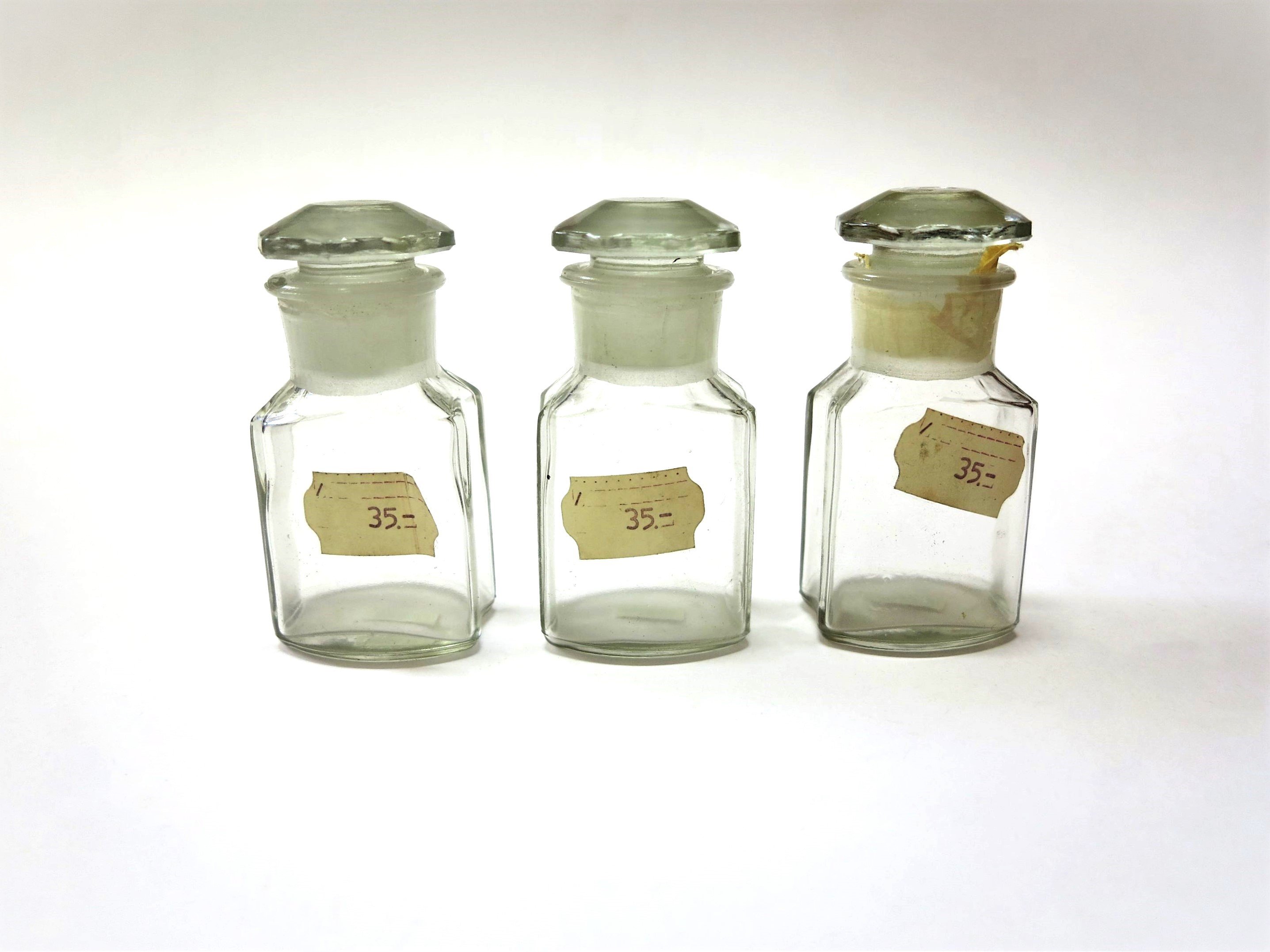 Gyógyszerészeti tároló palack (Sziklakórház Atombunker Múzeum CC BY-NC-SA)