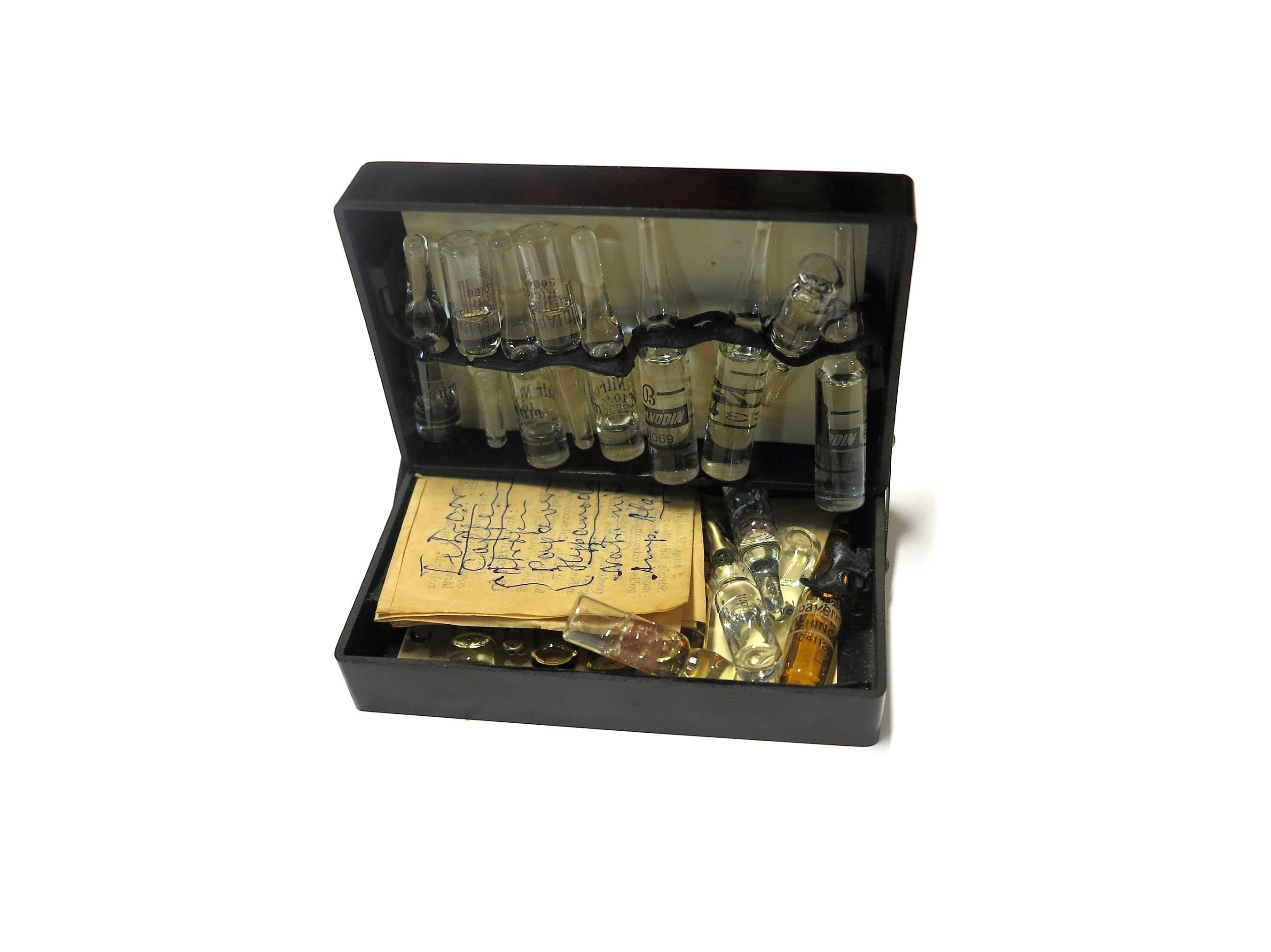Ampulla tartó doboz (Sziklakórház Atombunker Múzeum CC BY-NC-SA)