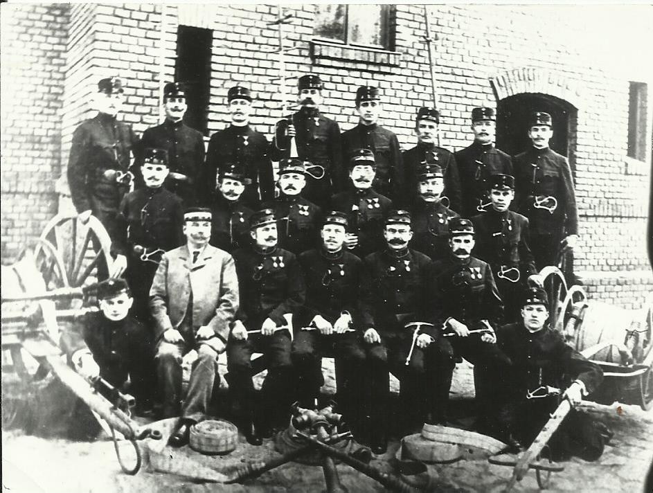 Önkéntes tűzoltók (Angyalföldi Helytörténeti Gyűjtemény CC BY-NC-SA)