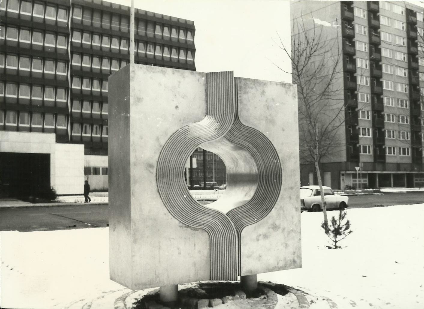 Nonfiguratív szobor (Angyalföldi Helytörténeti Gyűjtemény CC BY-NC-SA)