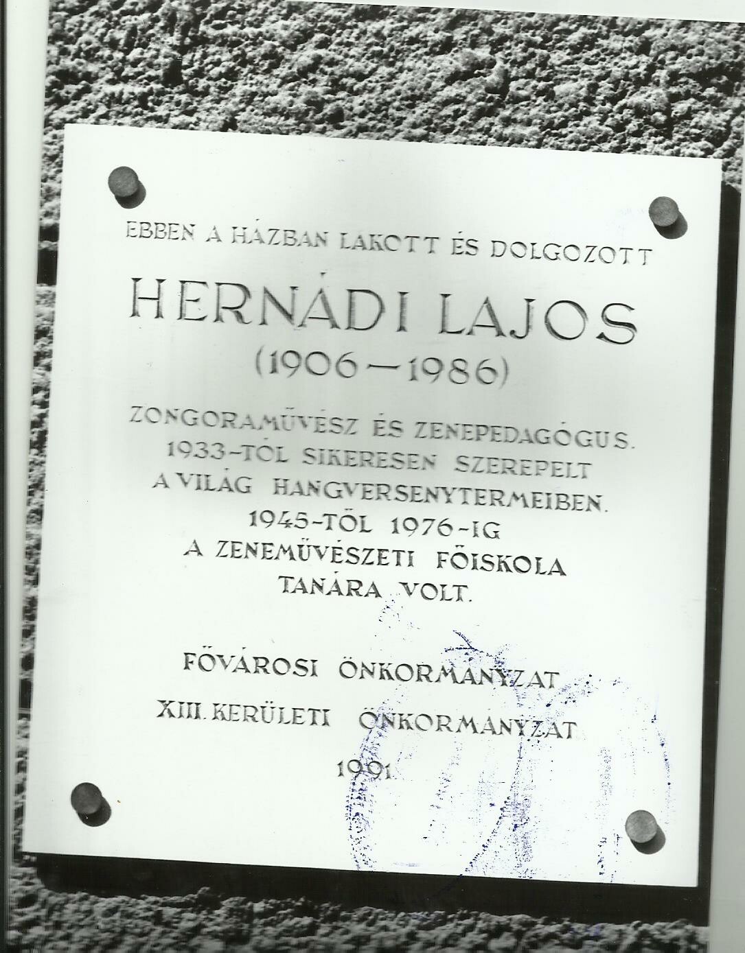 Hernádi Lajos emléktábla (Angyalföldi Helytörténeti Gyűjtemény CC BY-NC-SA)