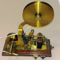 Morse rendszerű, fedetlen domboríró távírógép