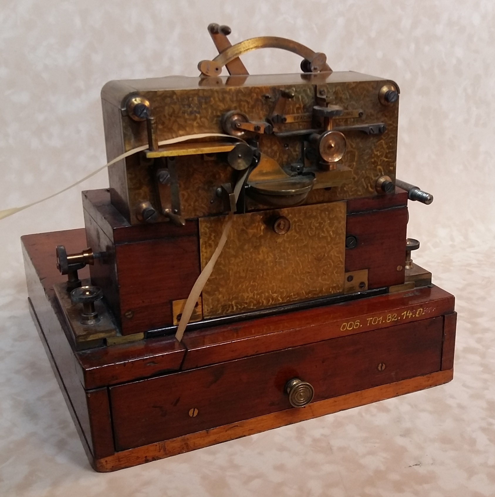Morse rendszerű kékíró távíró, (Elliott-féle) (Postamúzeum CC BY-NC-SA)
