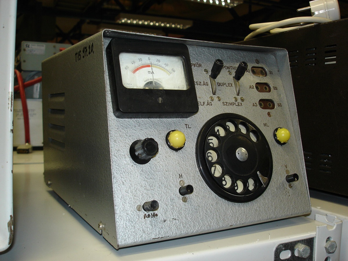 Vizsgáló központhívó berendezés, RFT KH-B 70 (Postamúzeum CC BY-NC-SA)