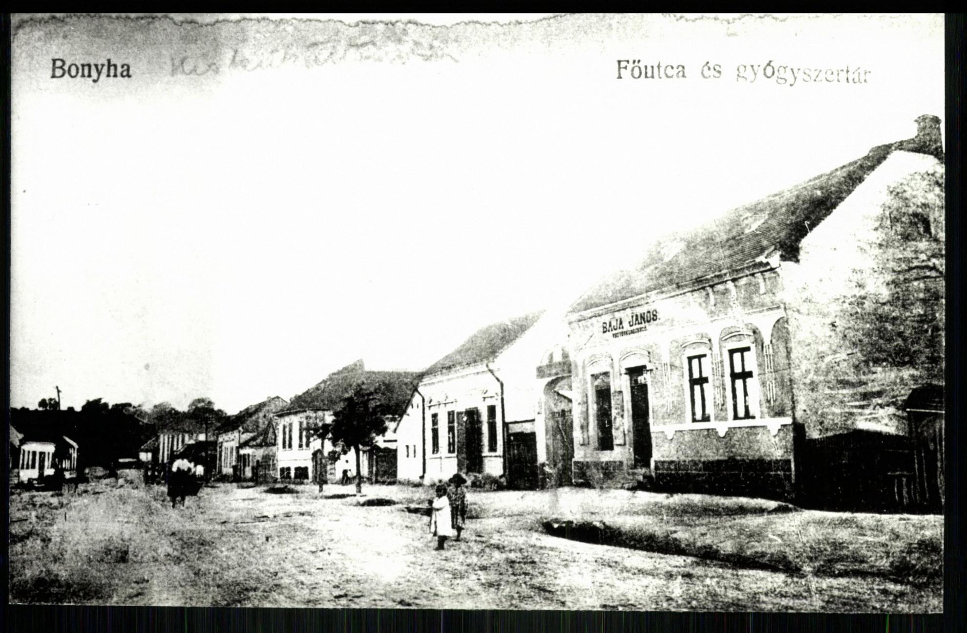 Bonyha; Fő utca és gyógyszertár (Magyar Kereskedelmi és Vendéglátóipari Múzeum CC BY-NC-ND)