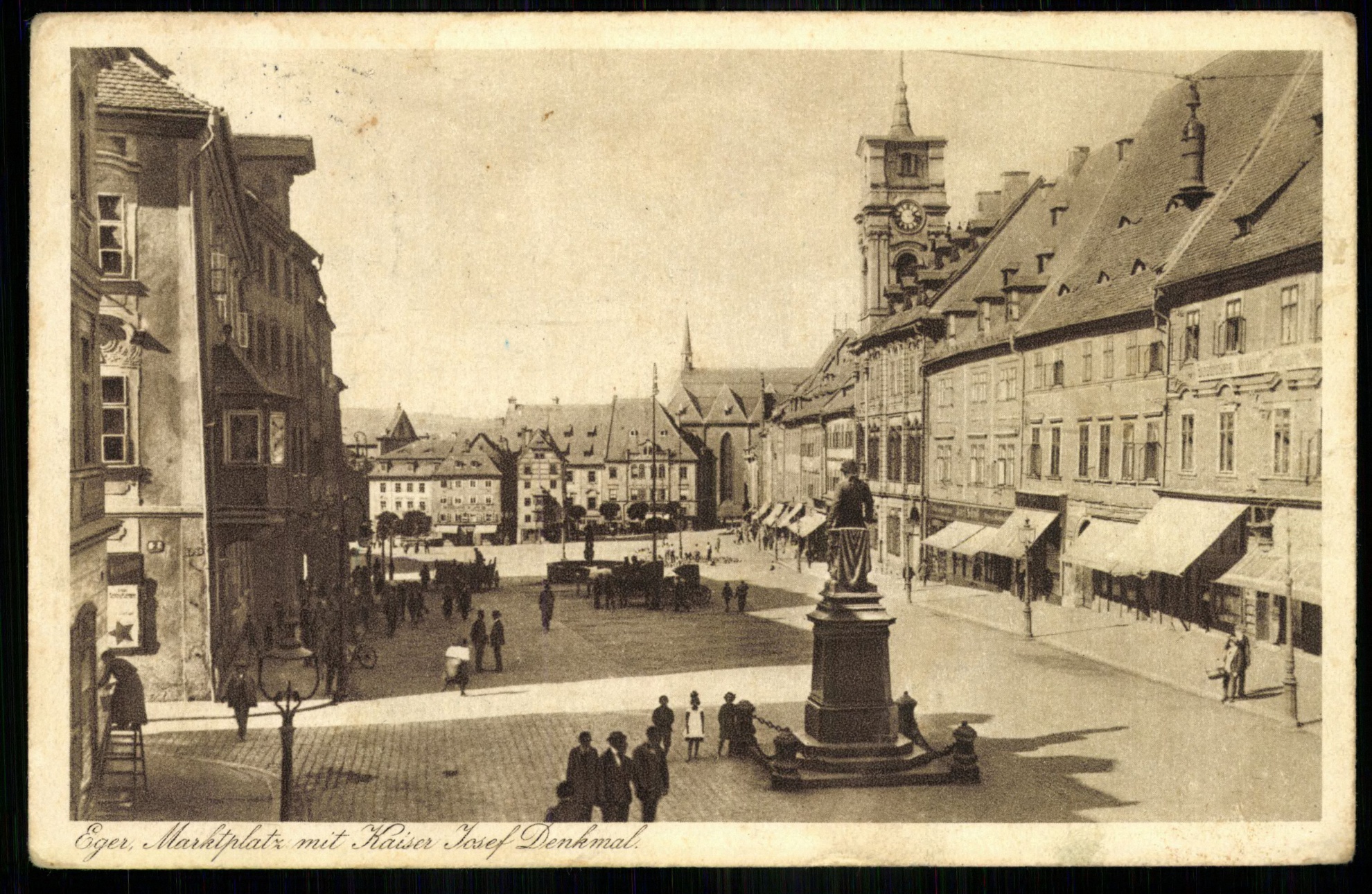Eger; Marktplatz mit Kaiser Josef Denkmal (Magyar Kereskedelmi és Vendéglátóipari Múzeum CC BY-NC-ND)