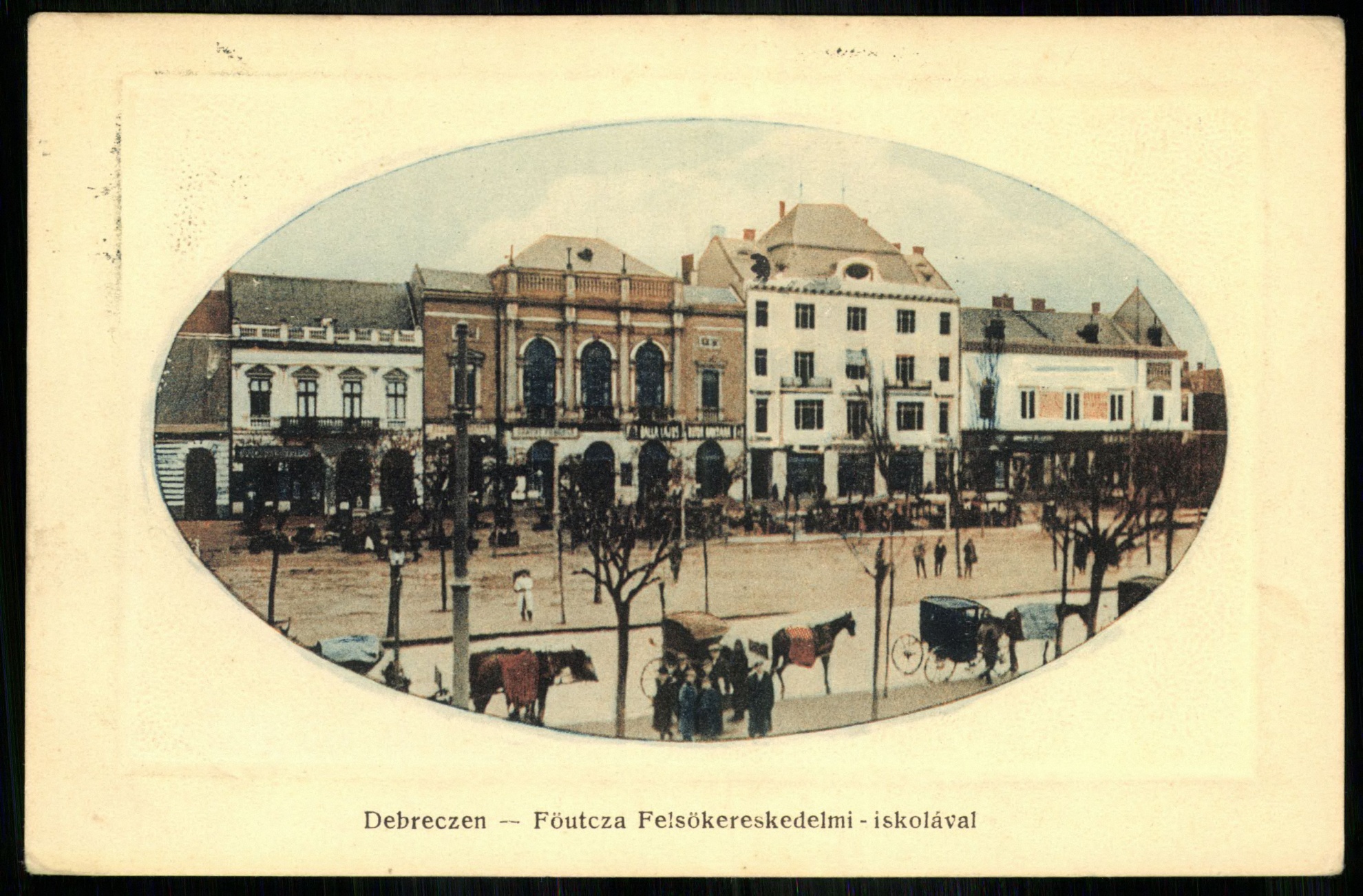 Debrecen; Fő utca Felsőkereskedelmi iskolával (Magyar Kereskedelmi és Vendéglátóipari Múzeum CC BY-NC-ND)