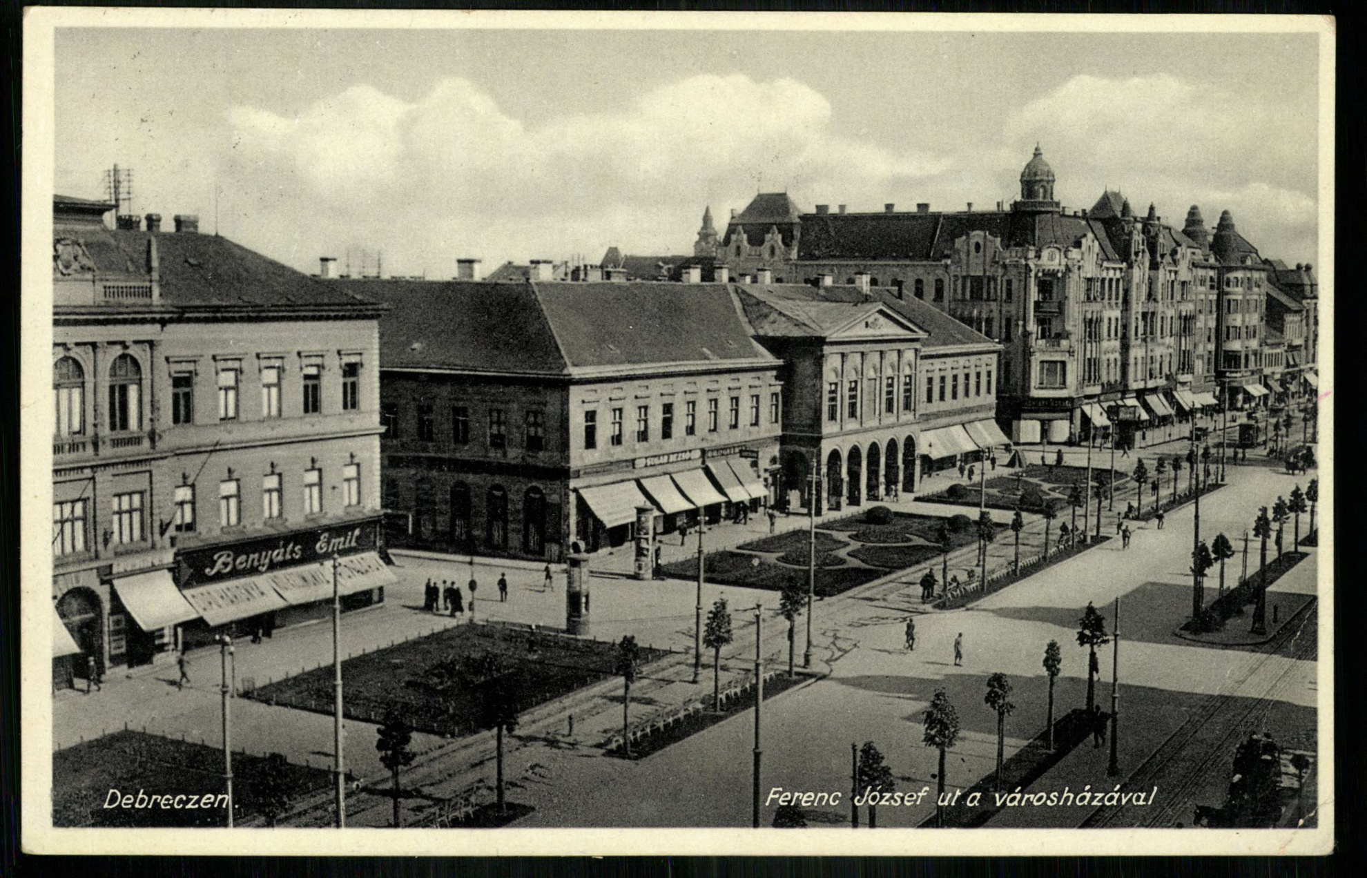 Debrecen; Ferenc József út a Városházával (Magyar Kereskedelmi és Vendéglátóipari Múzeum CC BY-NC-ND)