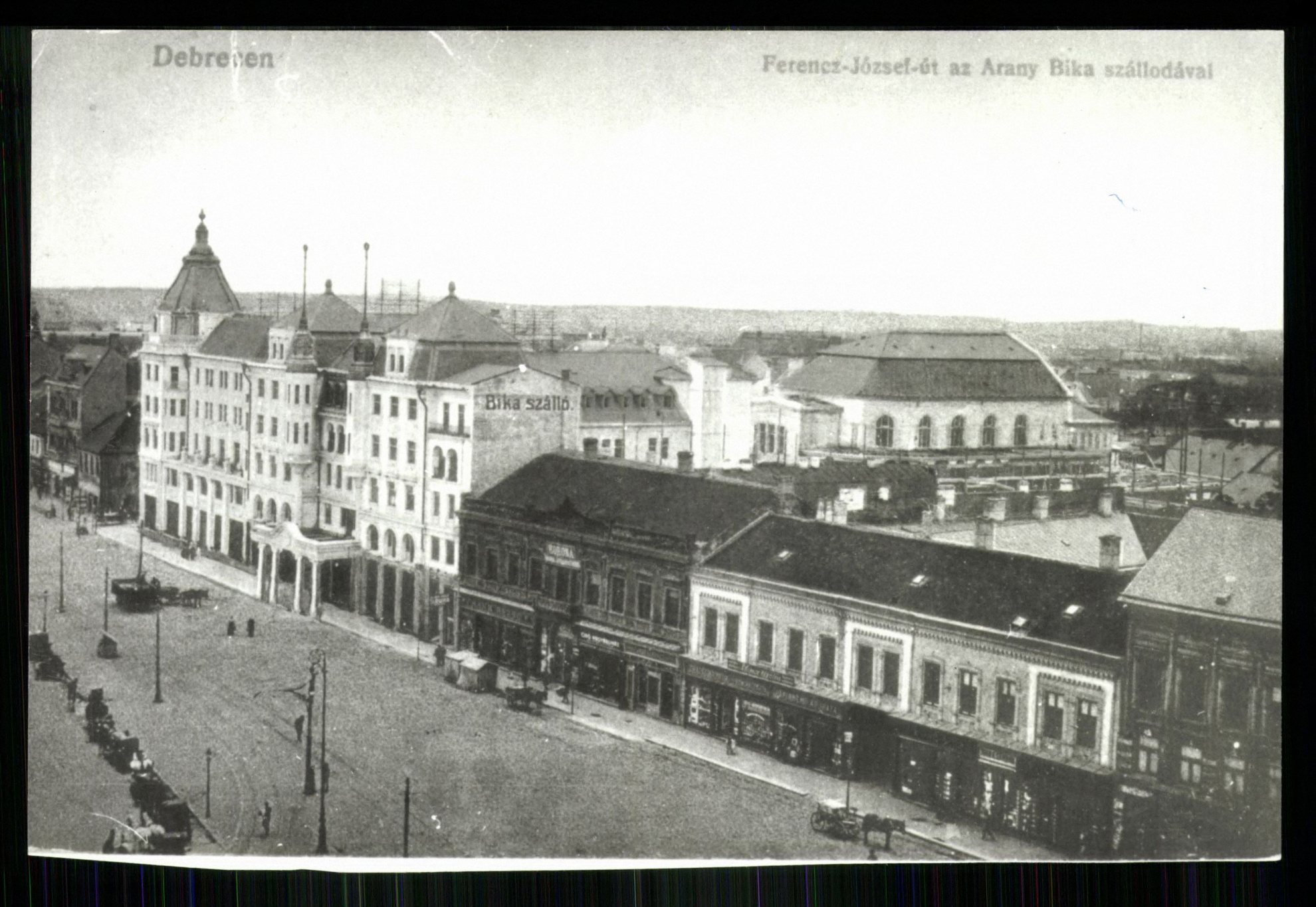 Debrecen; Ferenc József út az Arany Bika szállodával (Magyar Kereskedelmi és Vendéglátóipari Múzeum CC BY-NC-ND)
