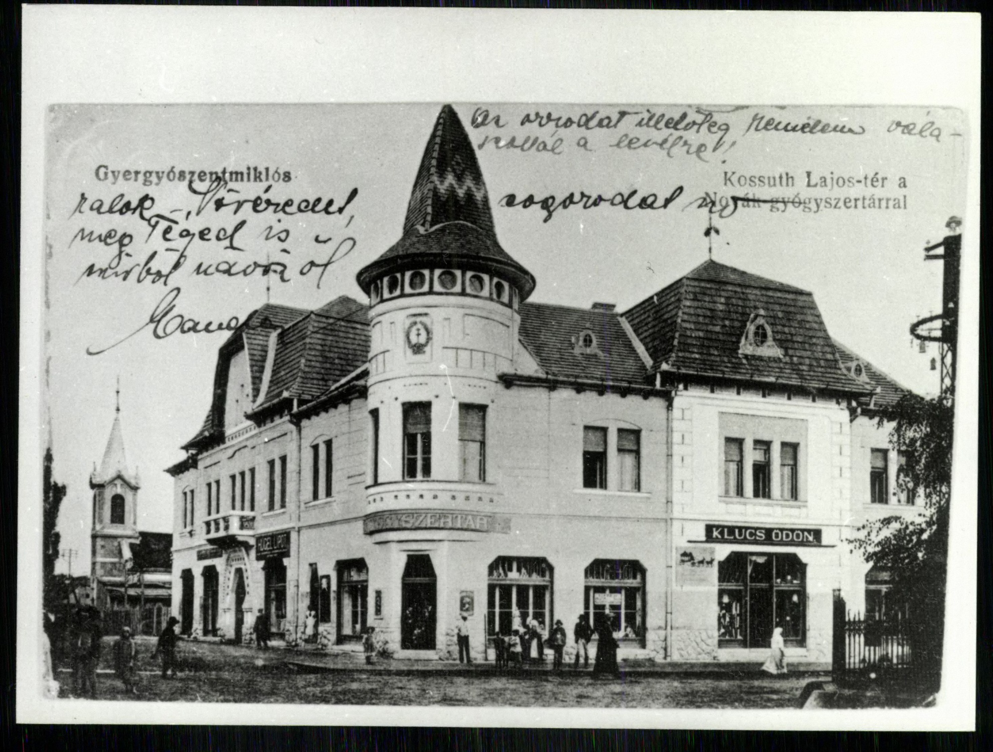 Gyergyószentmiklós; Kossuth Lajos tér a Novák gyógyszertárral (Magyar Kereskedelmi és Vendéglátóipari Múzeum CC BY-NC-ND)
